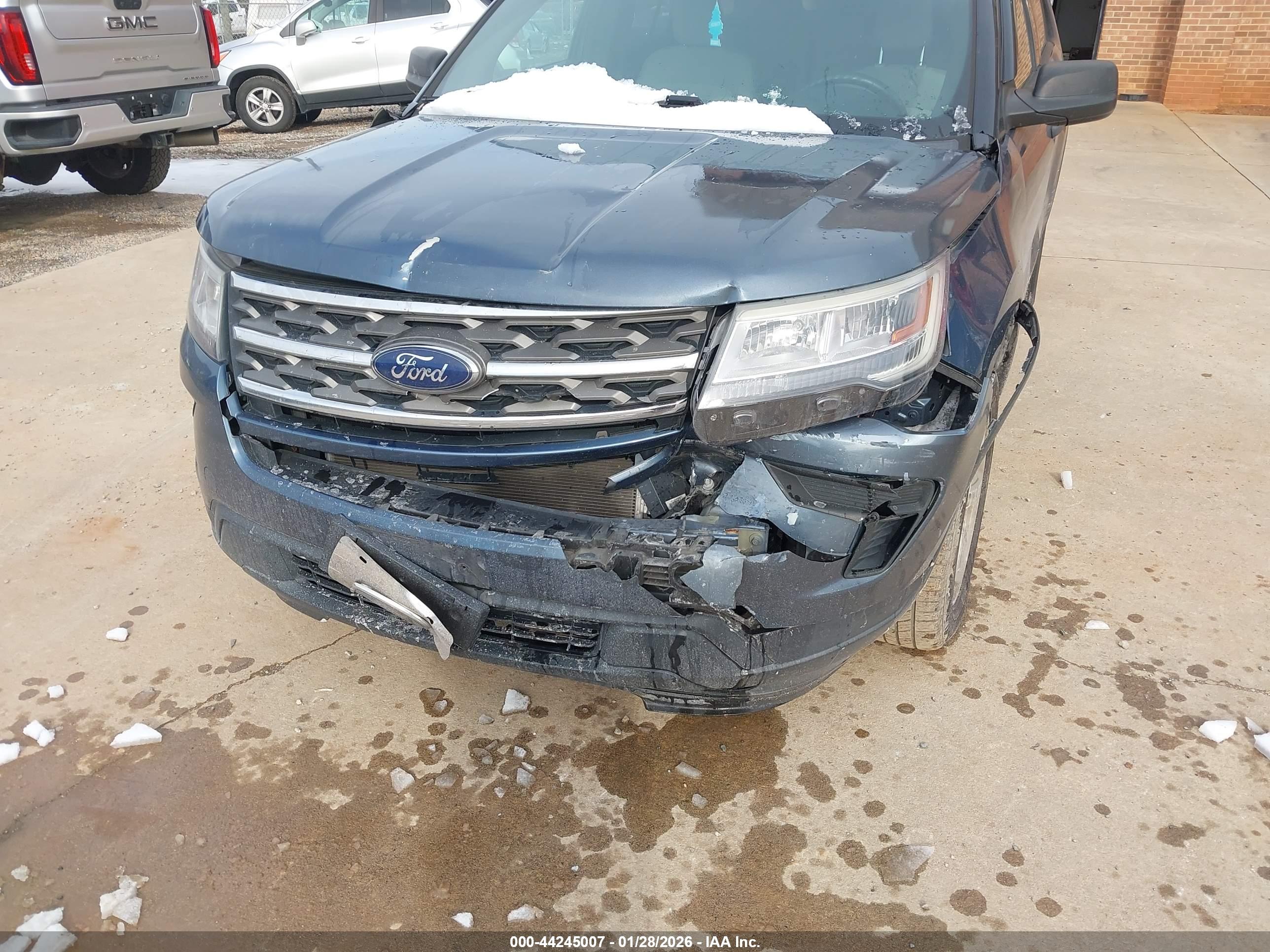 FORD EXPLORER image 6