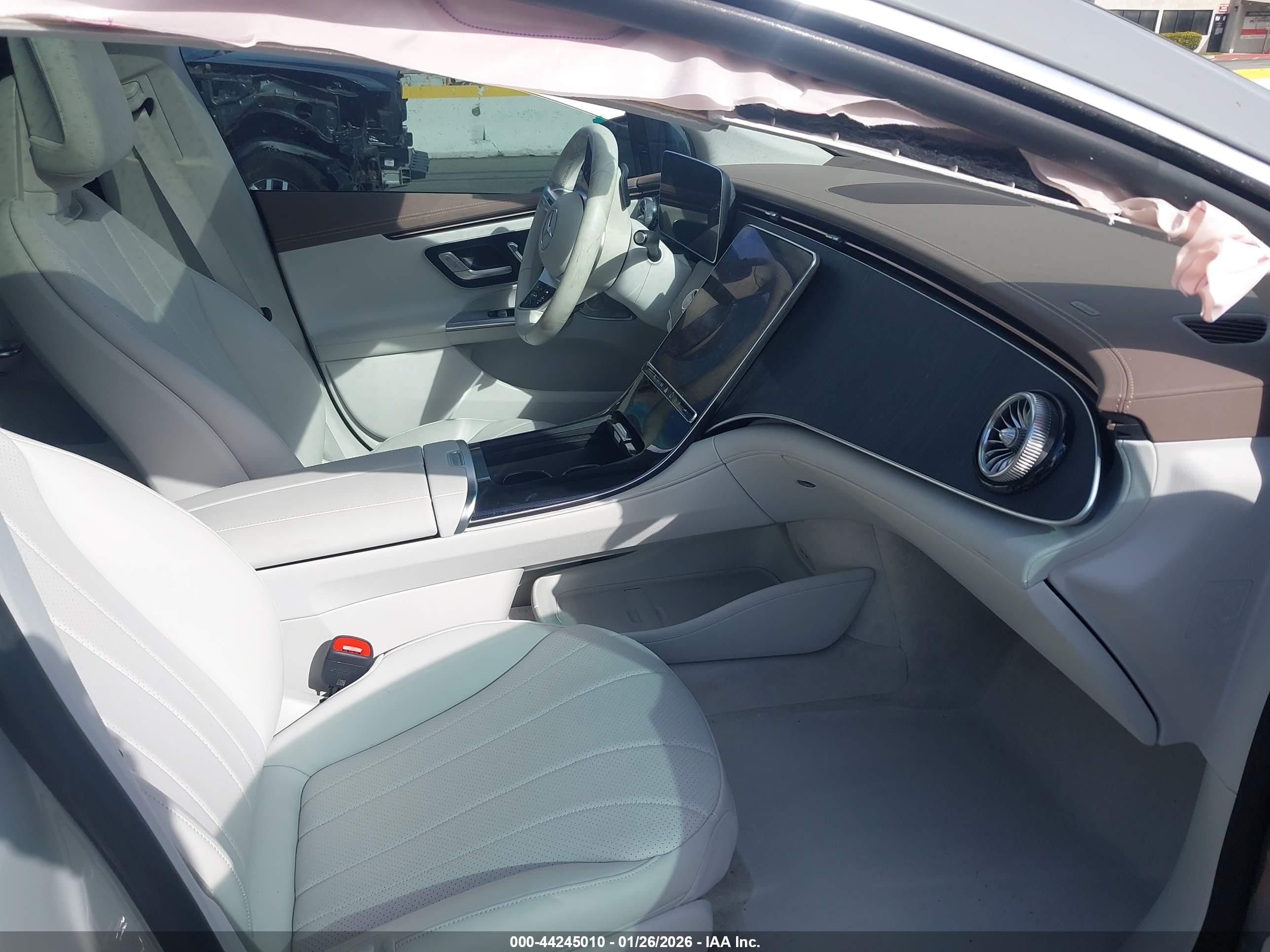 MERCEDES-BENZ EQE image 5