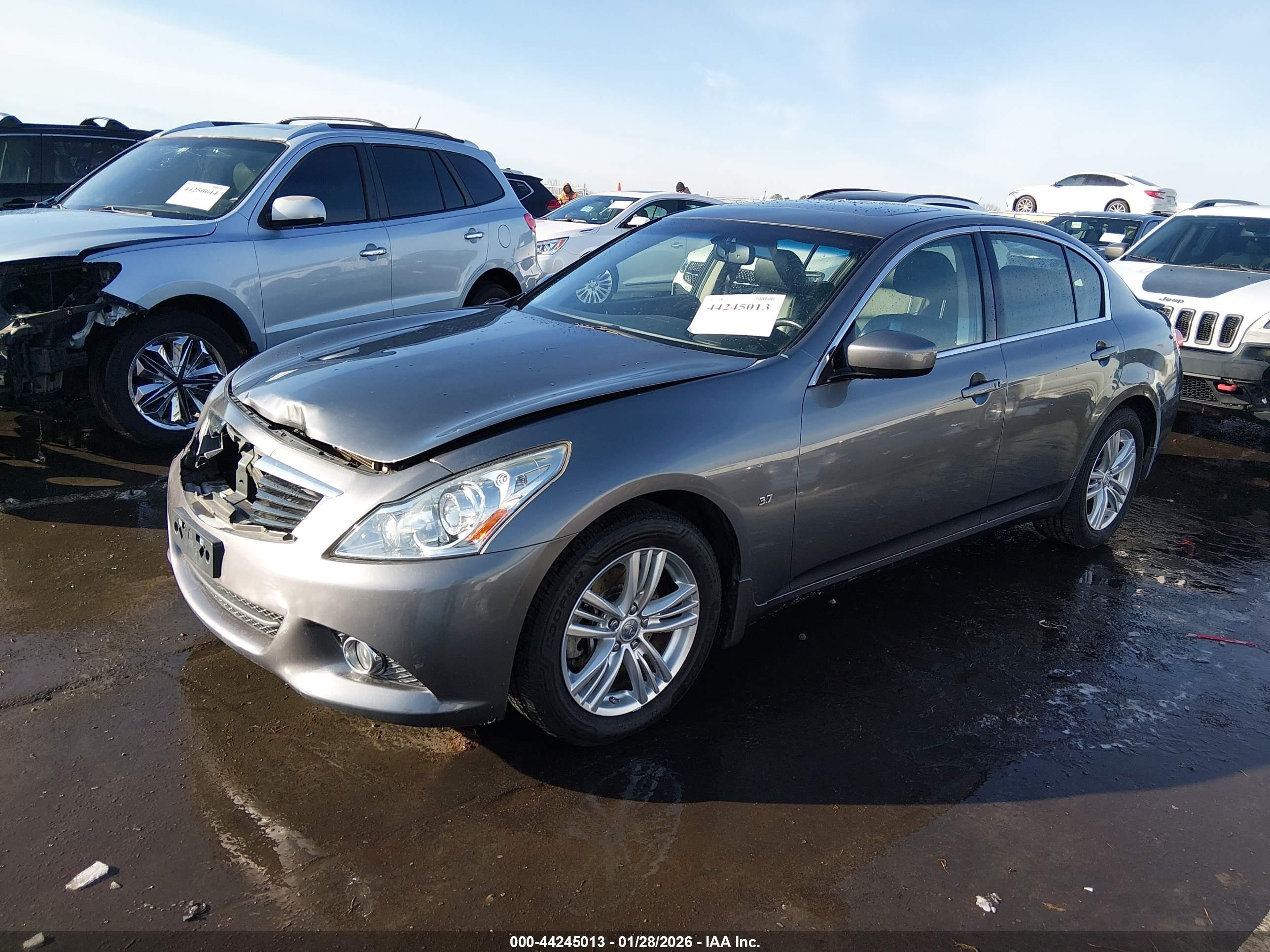 INFINITI Q40 image 2