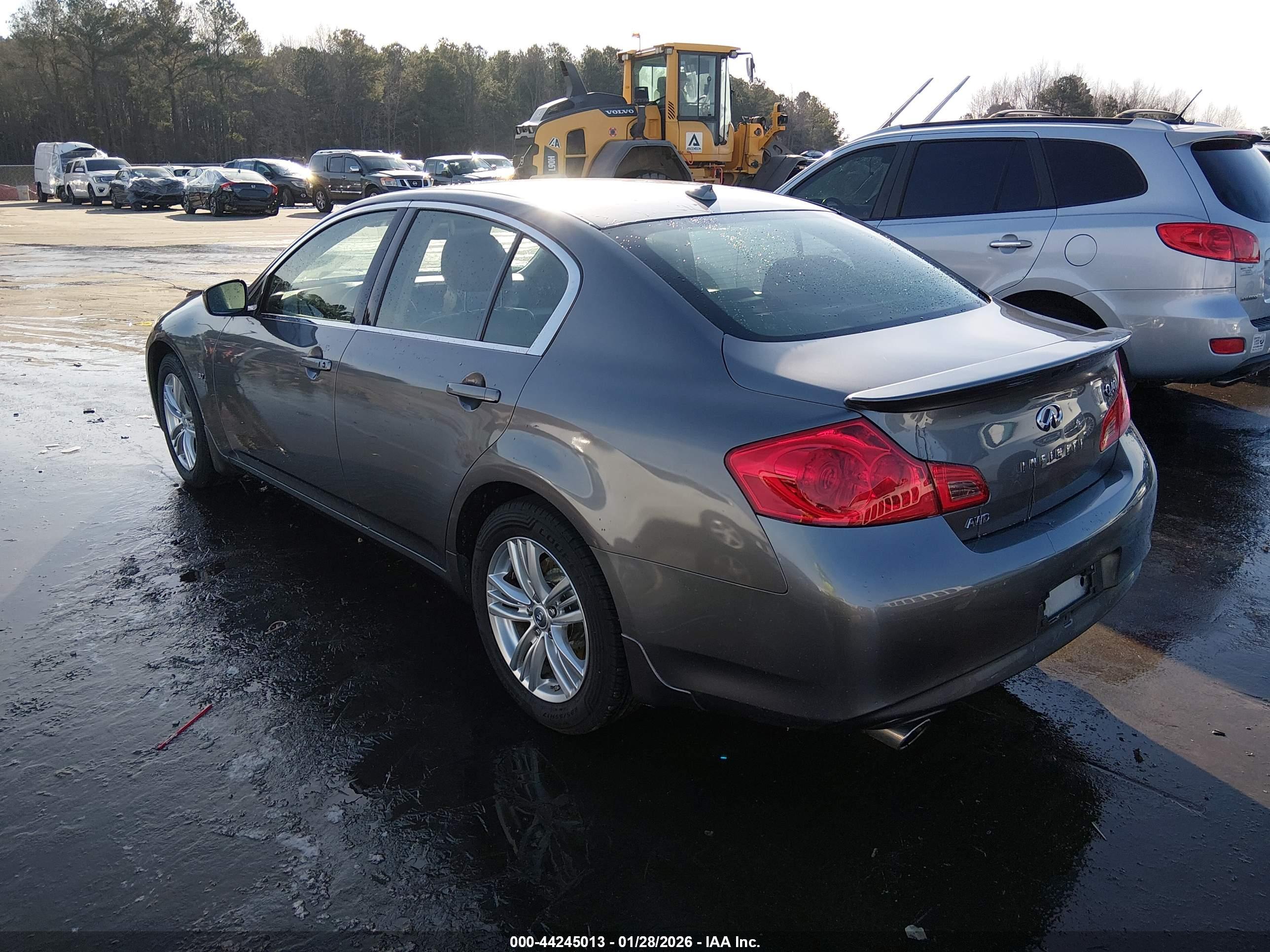 INFINITI Q40 image 3