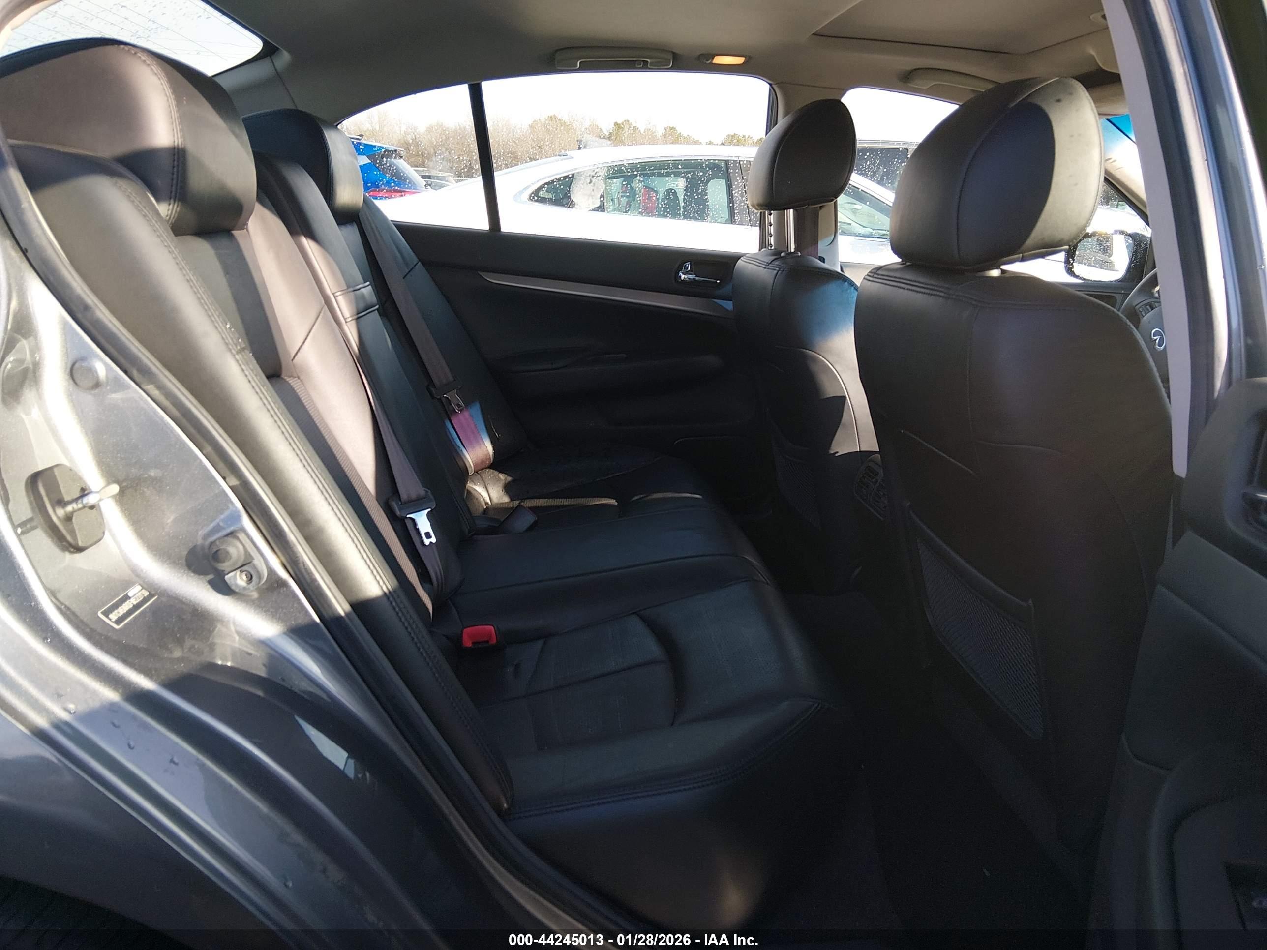 INFINITI Q40 image 8