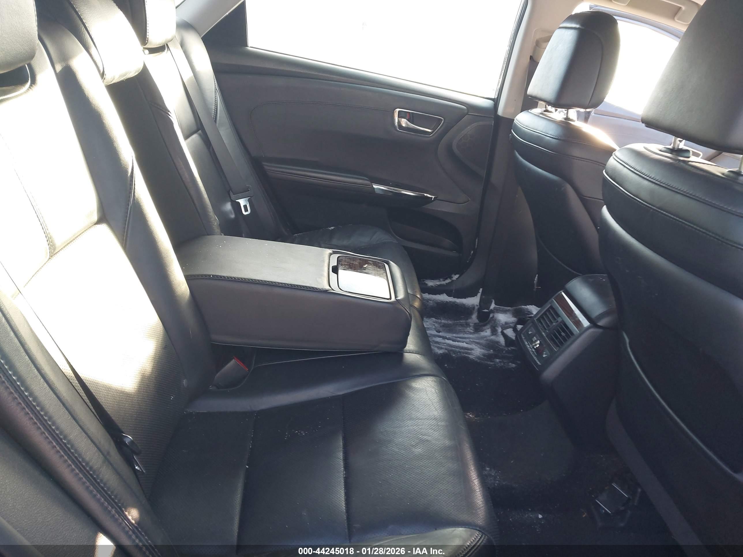 TOYOTA AVALON image 8