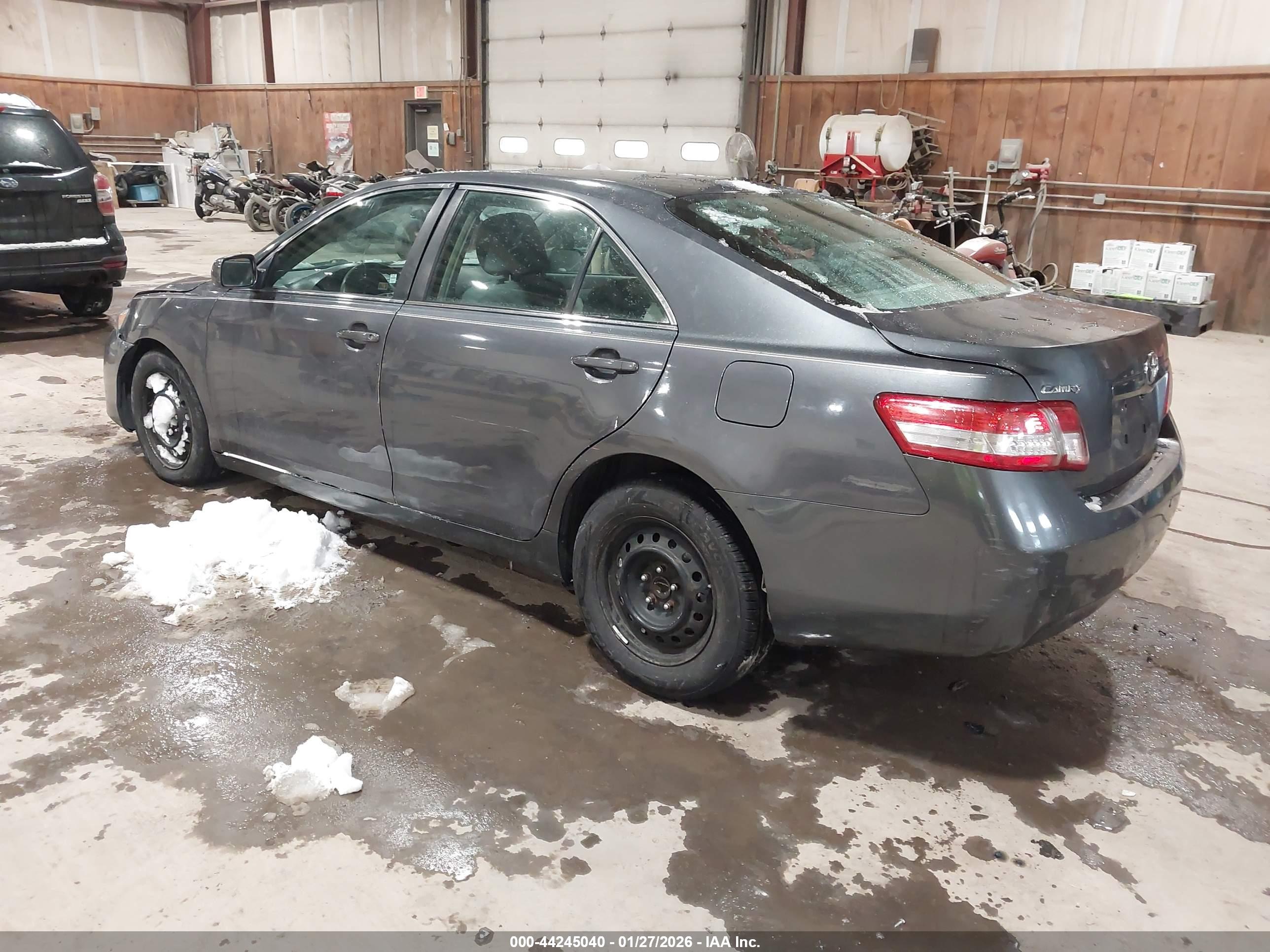 TOYOTA CAMRY image 3