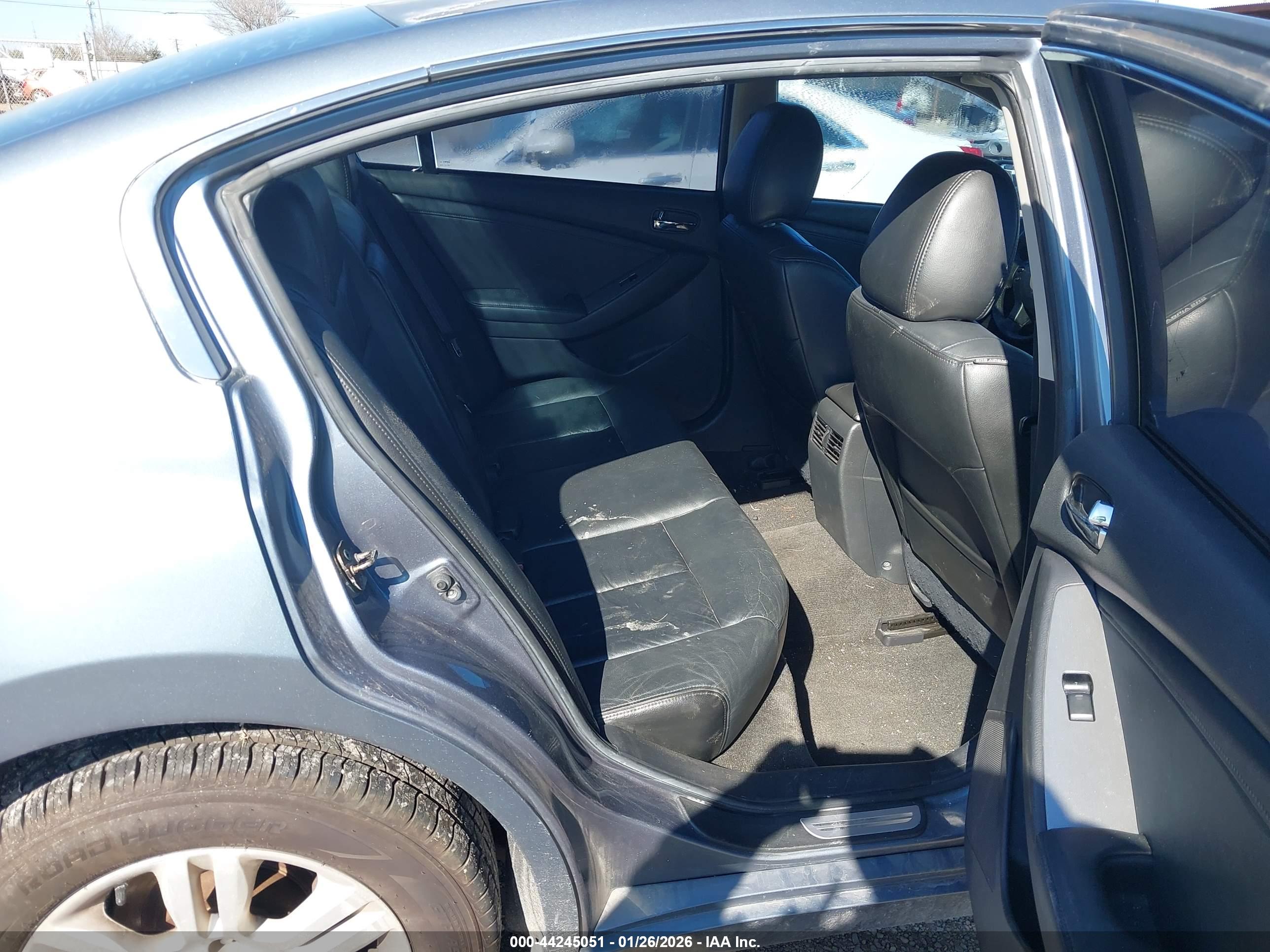 NISSAN ALTIMA image 8