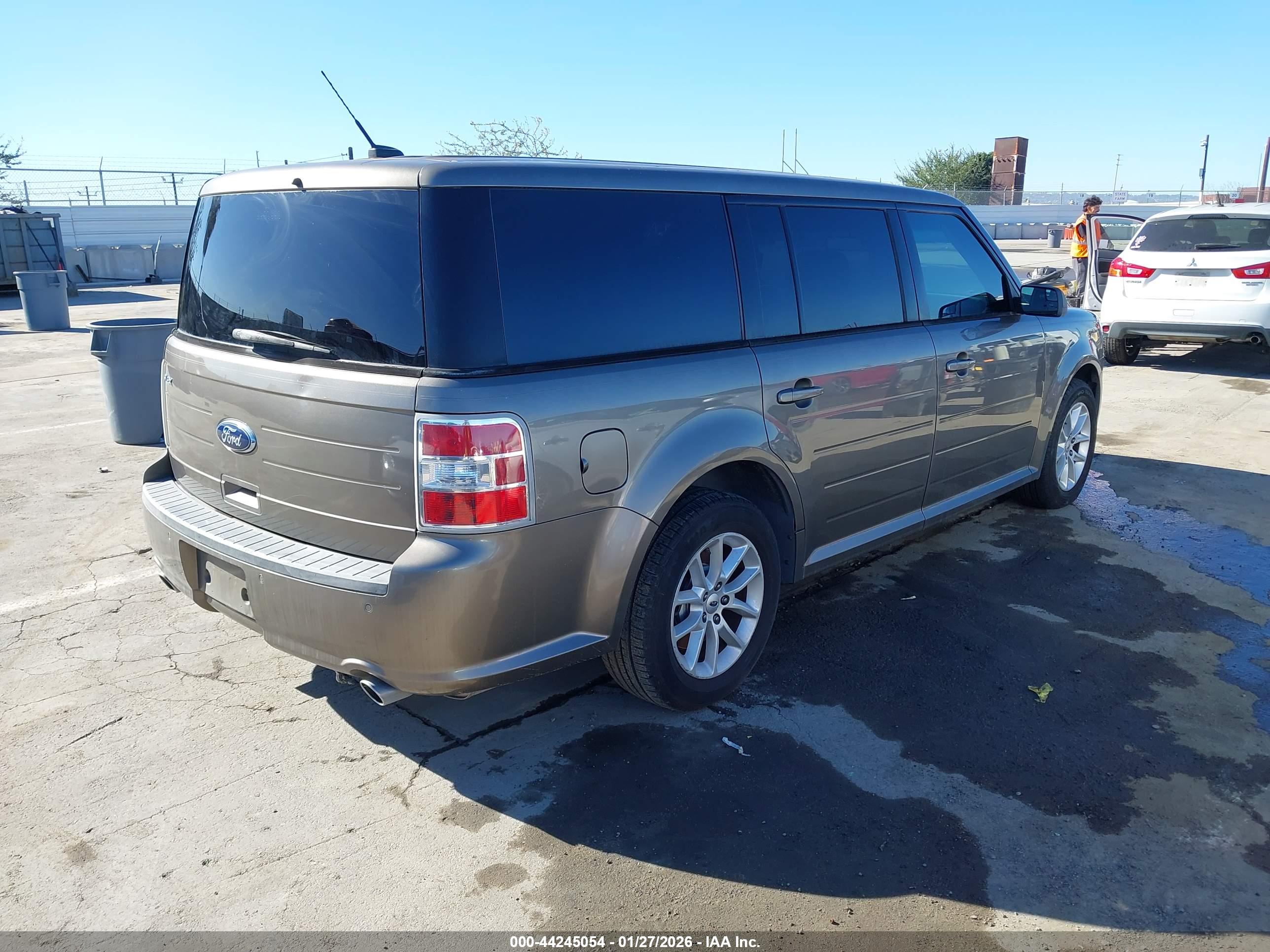 FORD FLEX image 4
