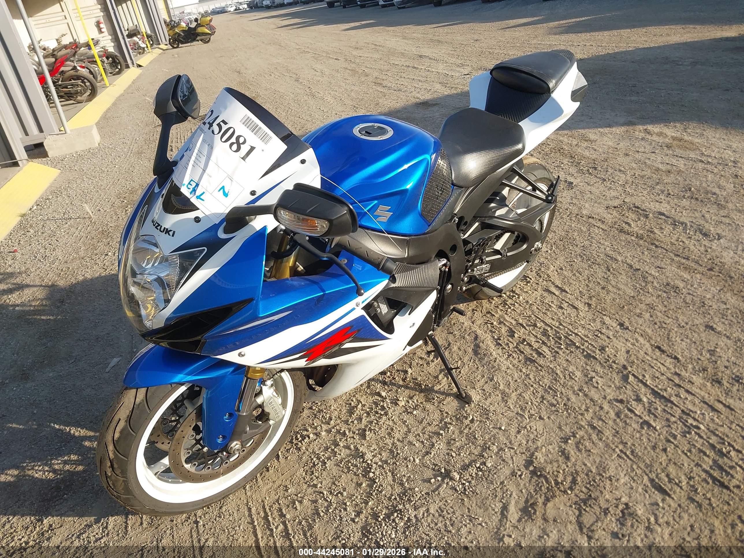 SUZUKI GSX-R750 image 2
