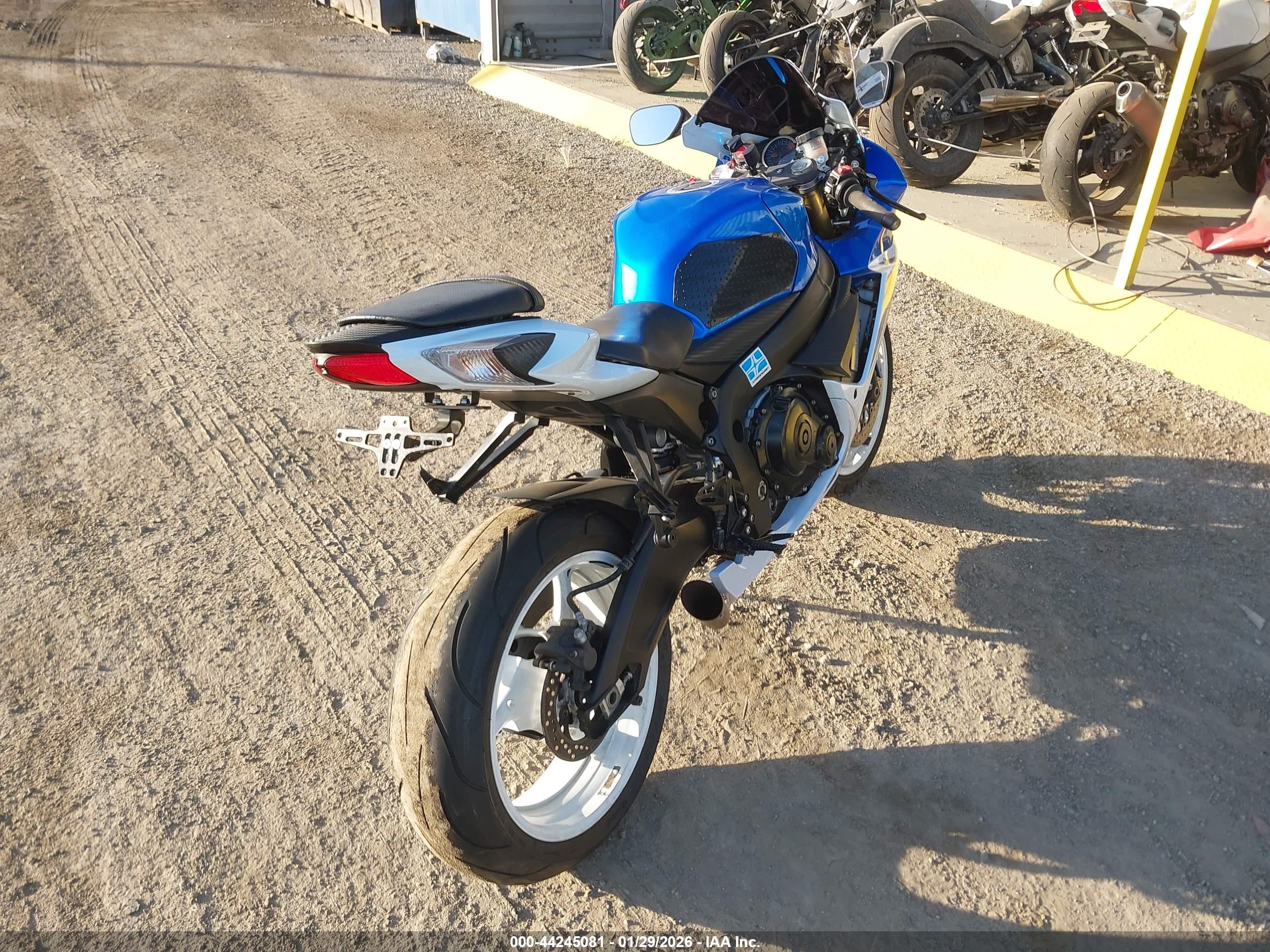 SUZUKI GSX-R750 image 4