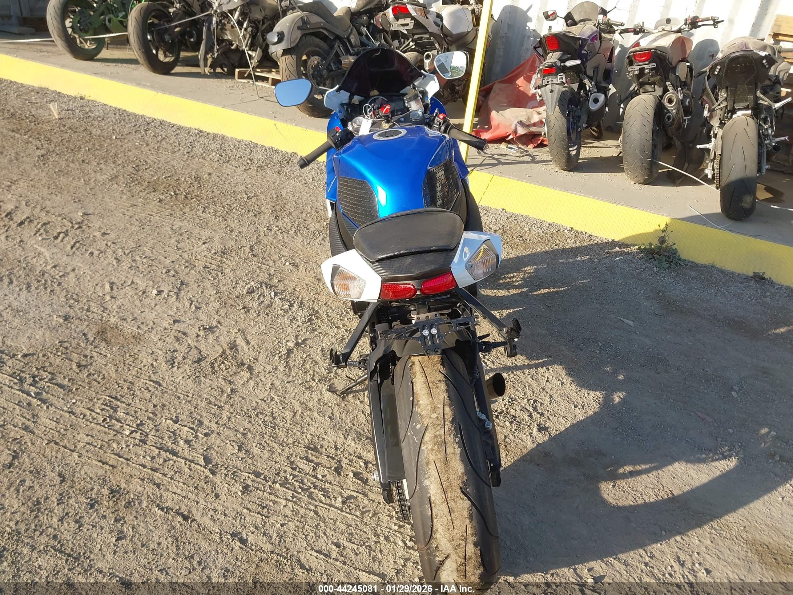 SUZUKI GSX-R750 image 6