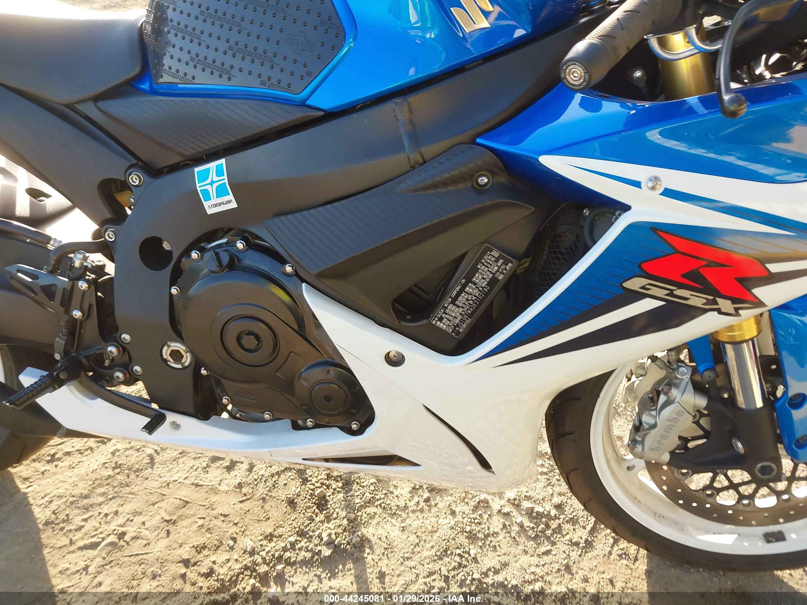 SUZUKI GSX-R750 image 8