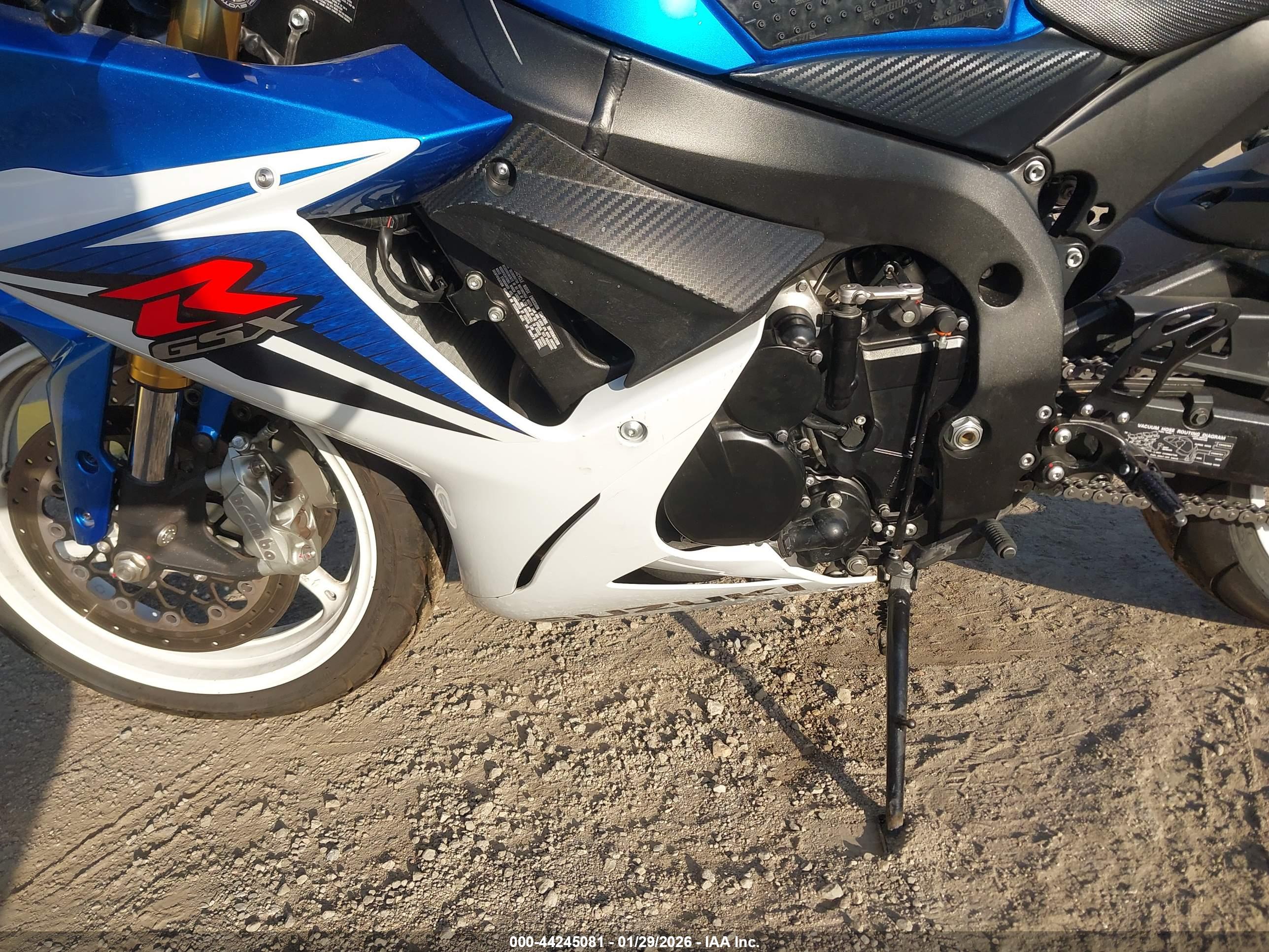 SUZUKI GSX-R750 image 9