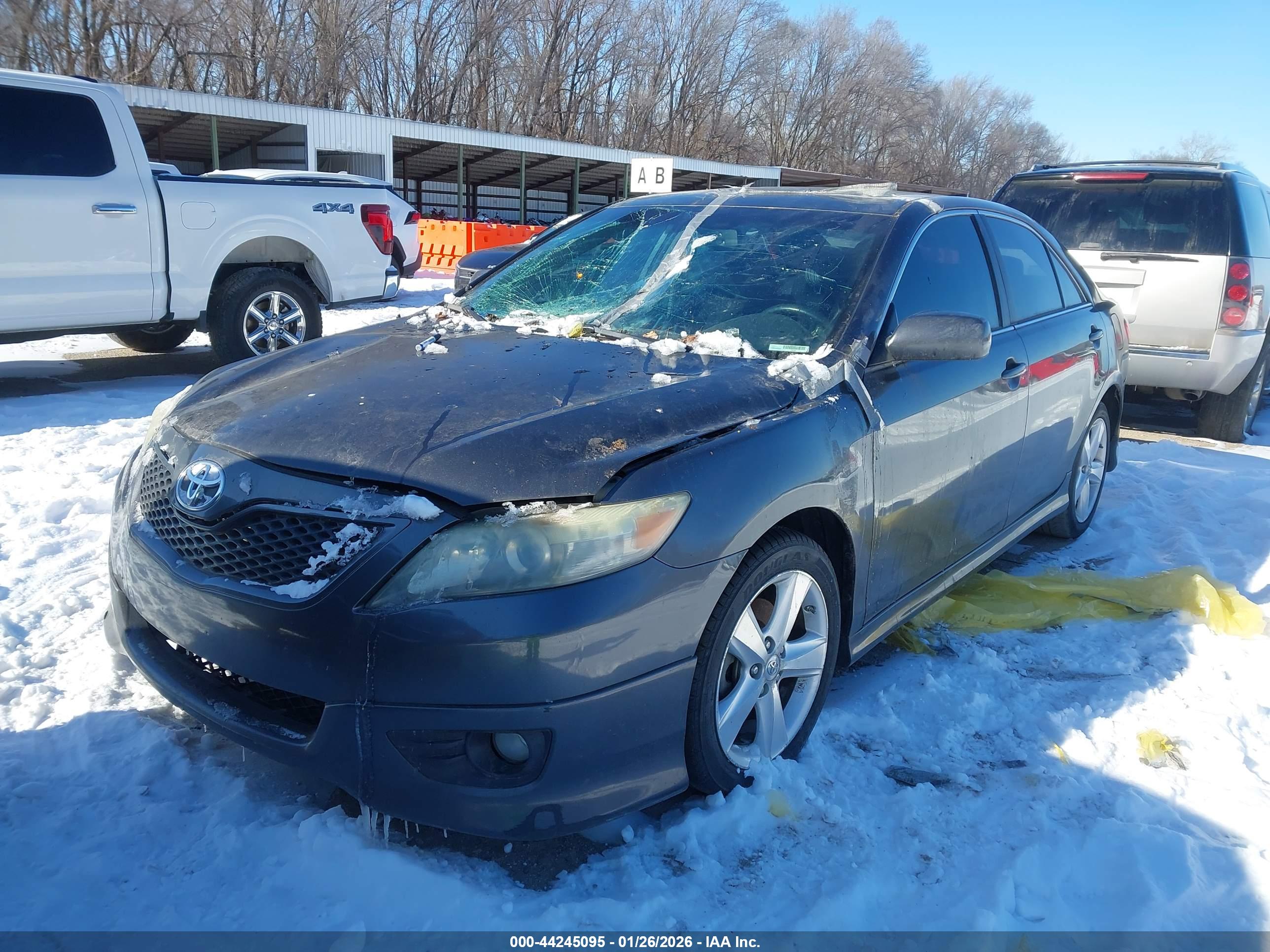 TOYOTA CAMRY image 2