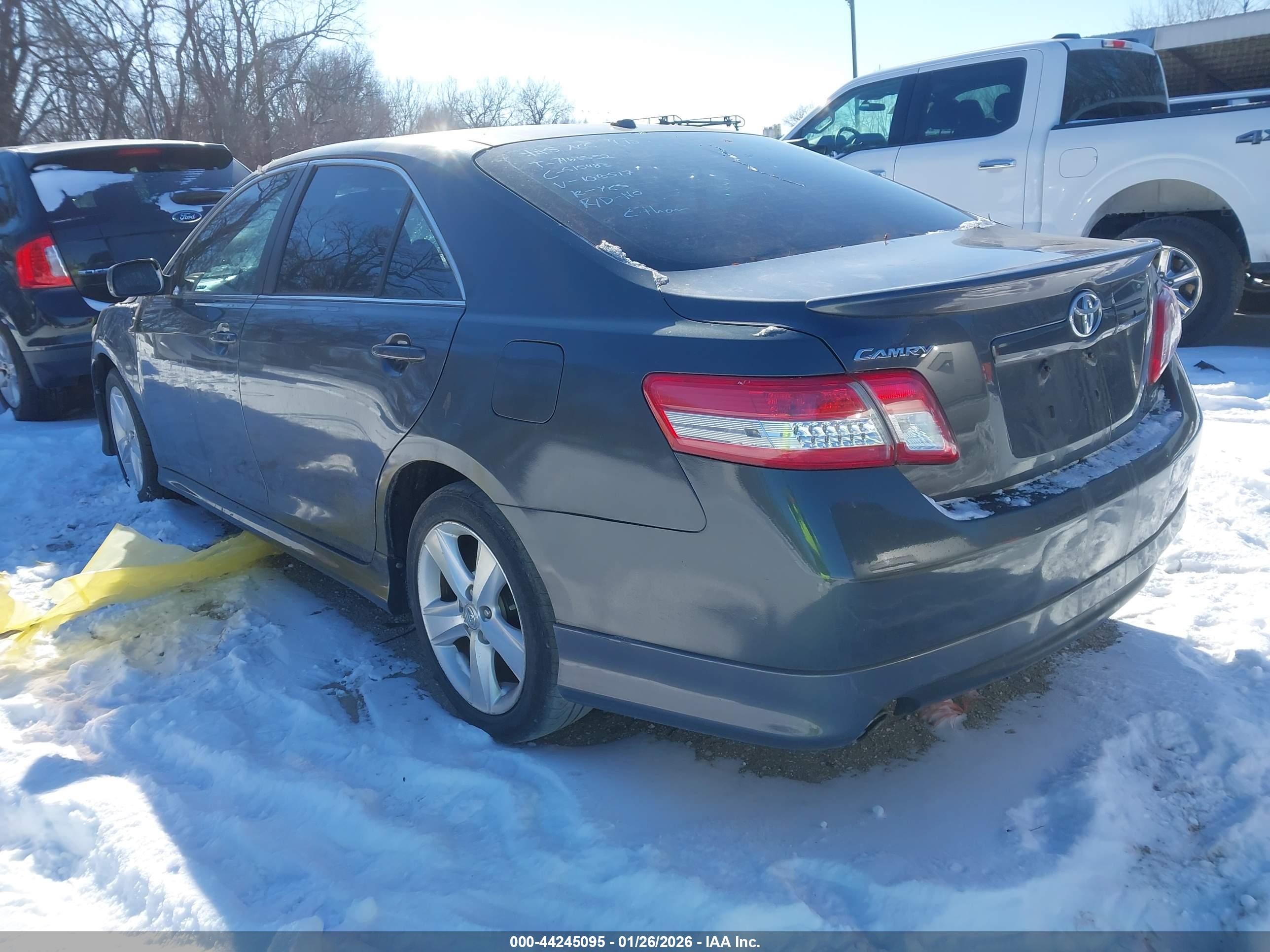TOYOTA CAMRY image 3