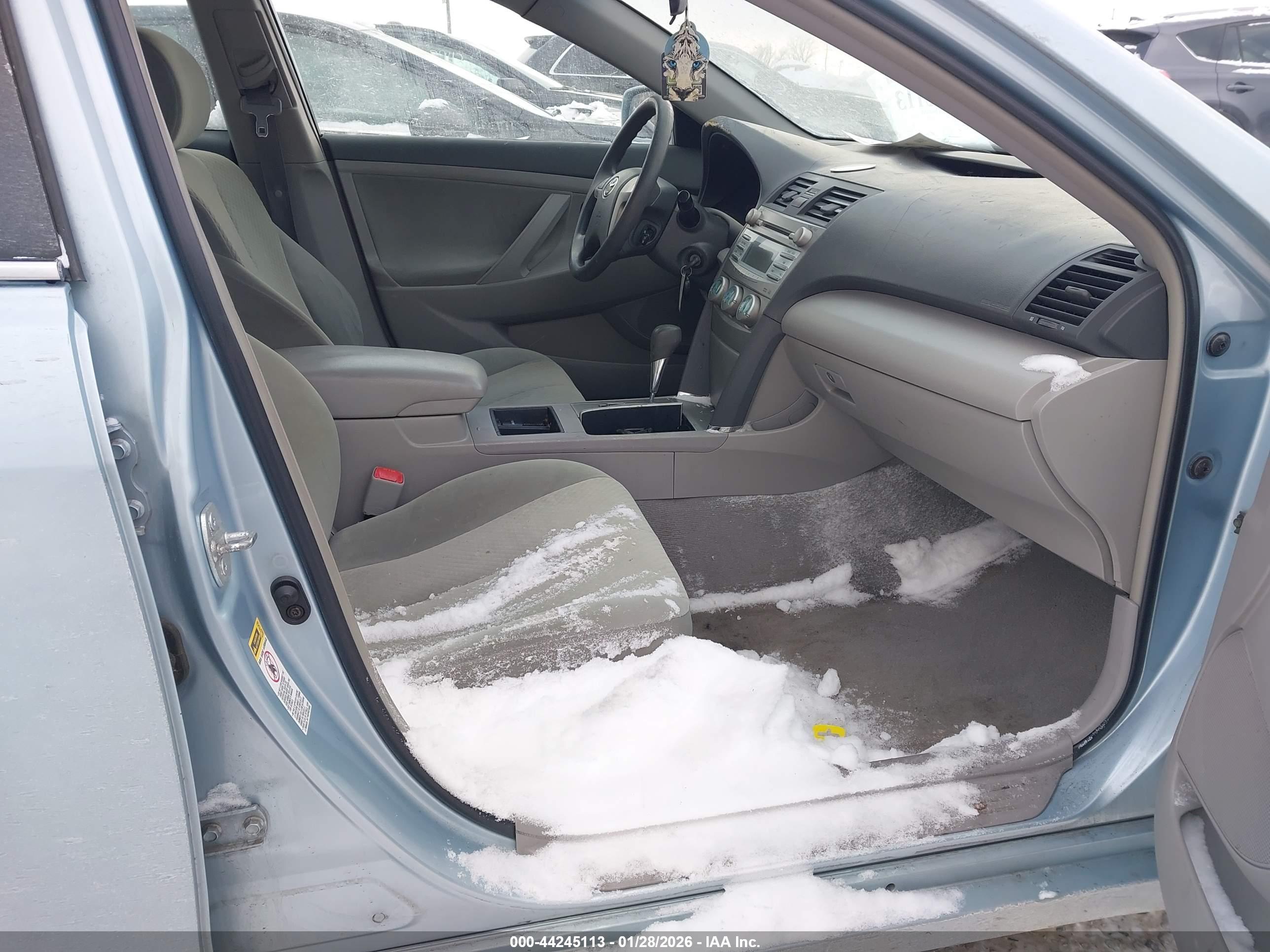 TOYOTA CAMRY image 5