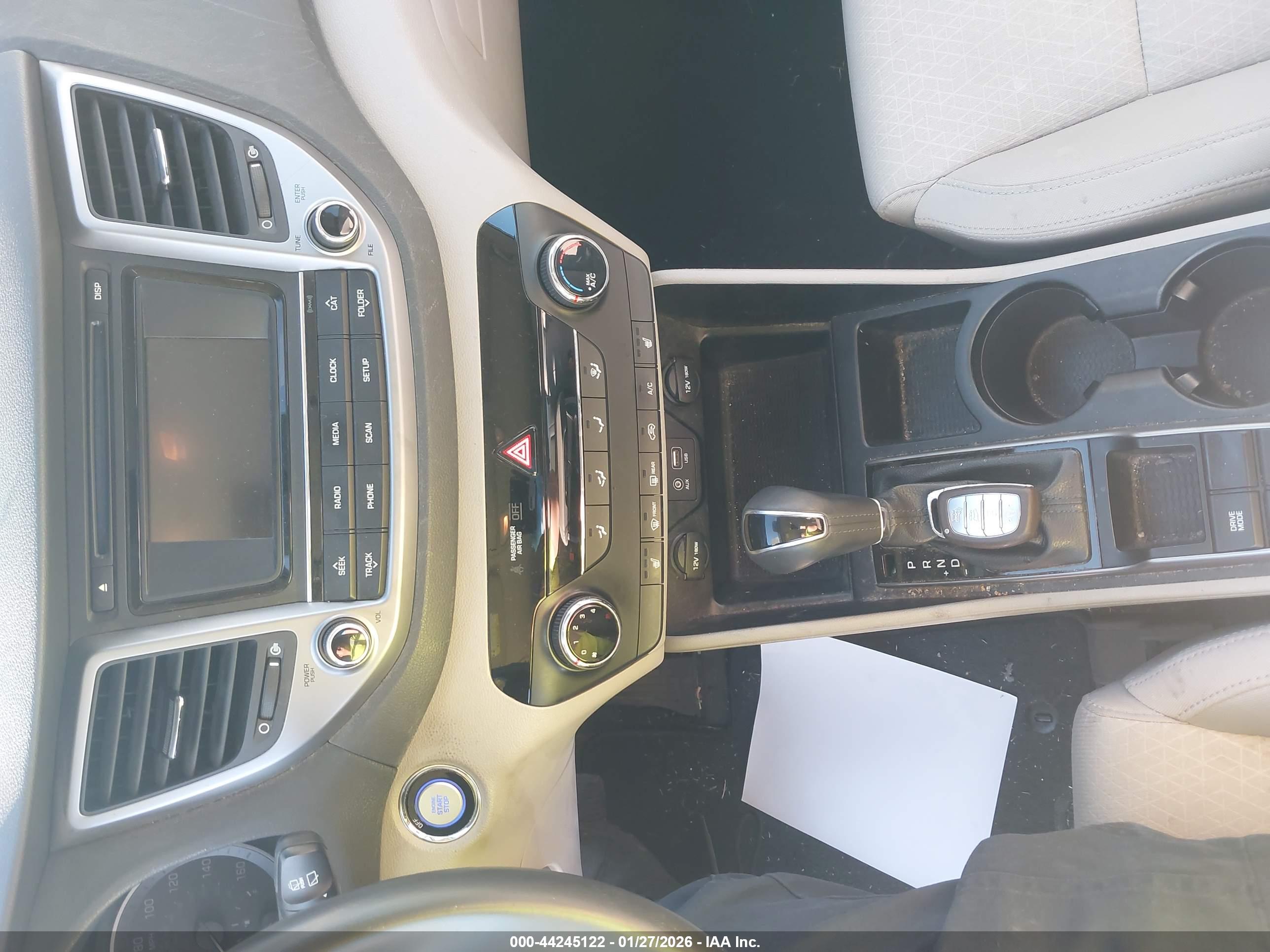 HYUNDAI TUCSON image 11