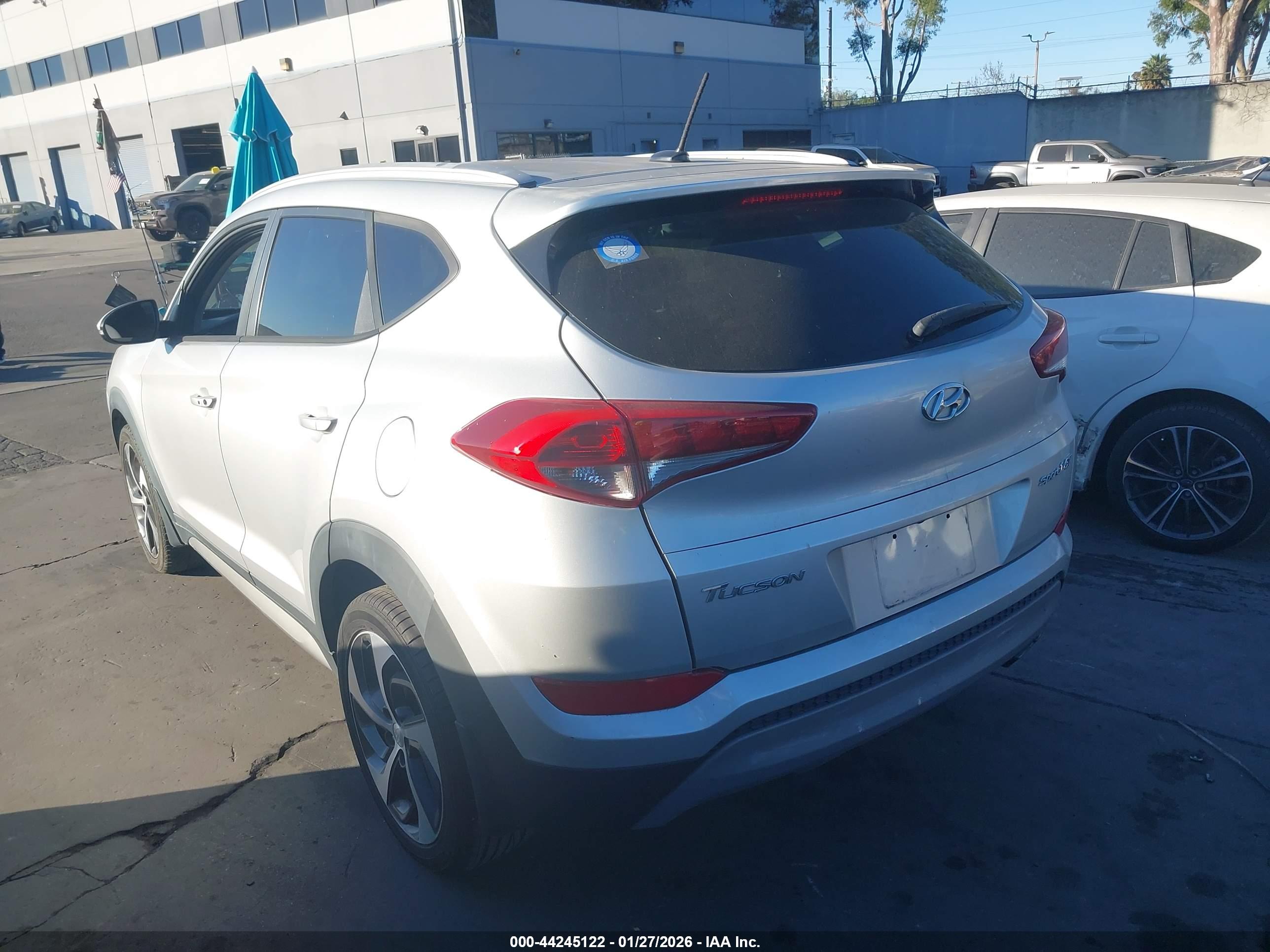 HYUNDAI TUCSON image 3
