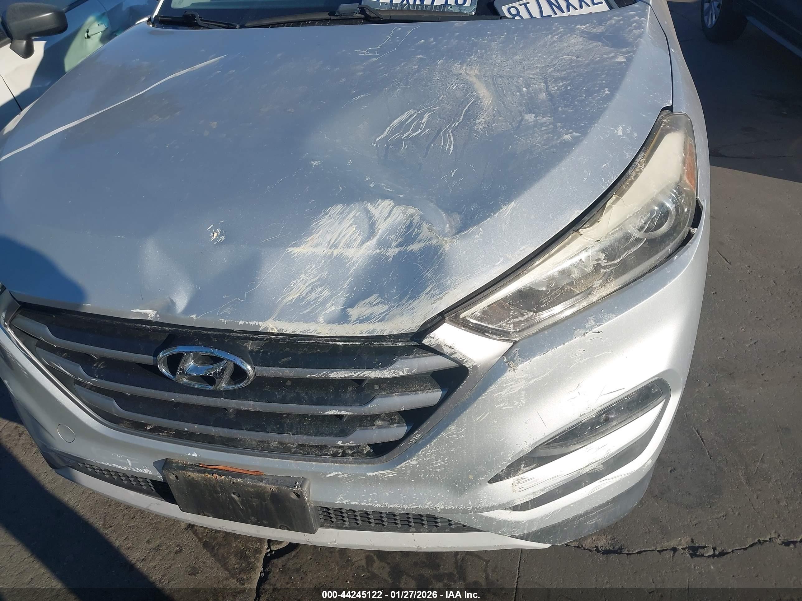 HYUNDAI TUCSON image 6