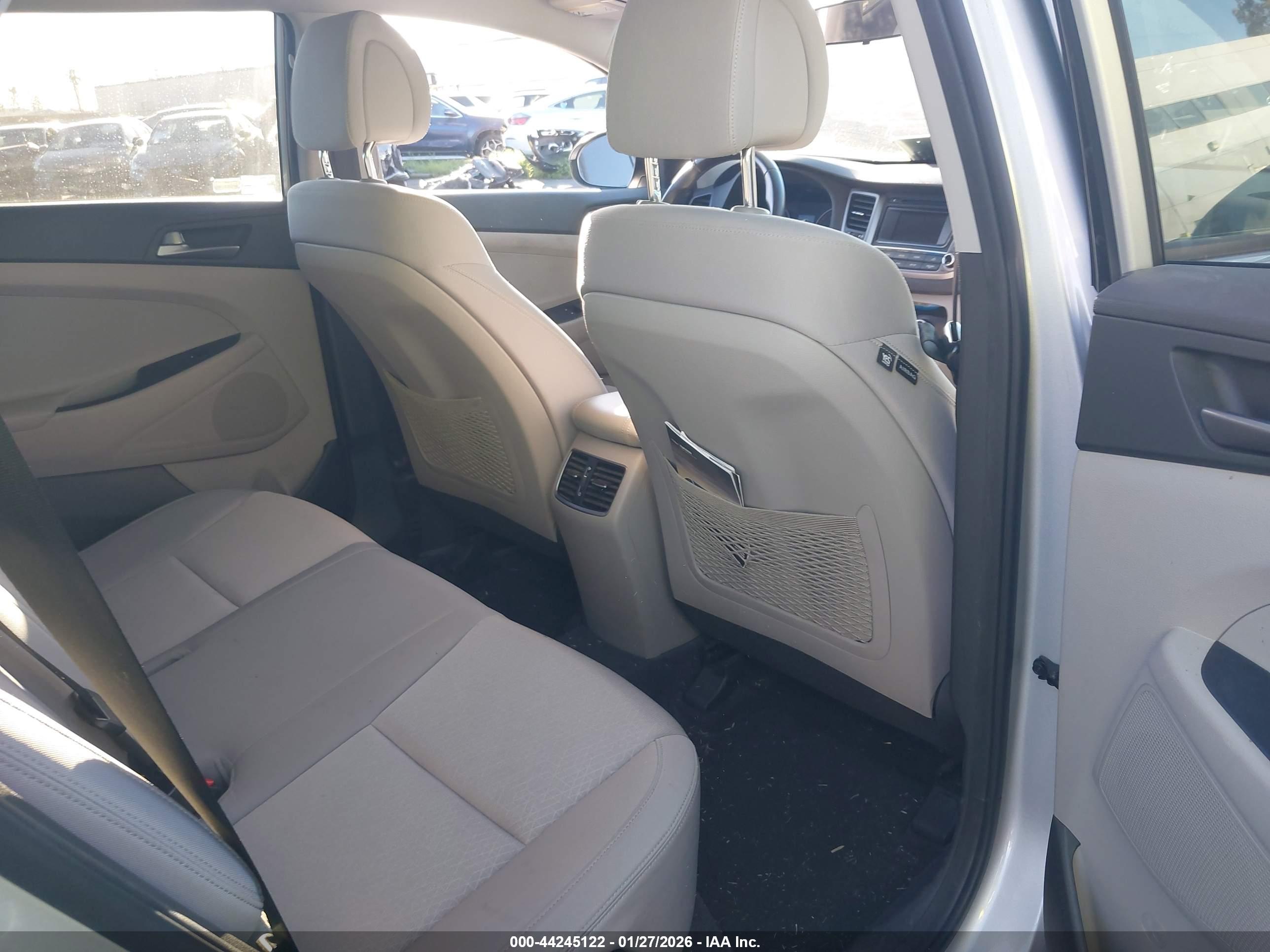 HYUNDAI TUCSON image 8