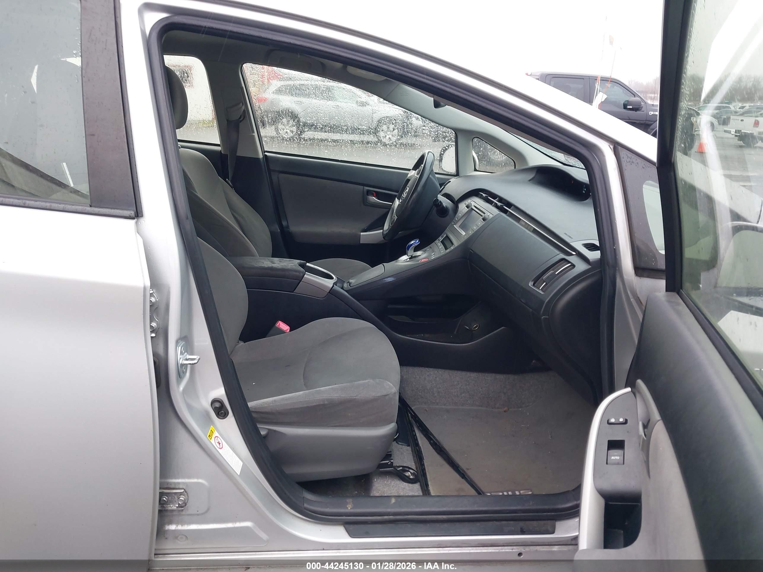 TOYOTA PRIUS image 5