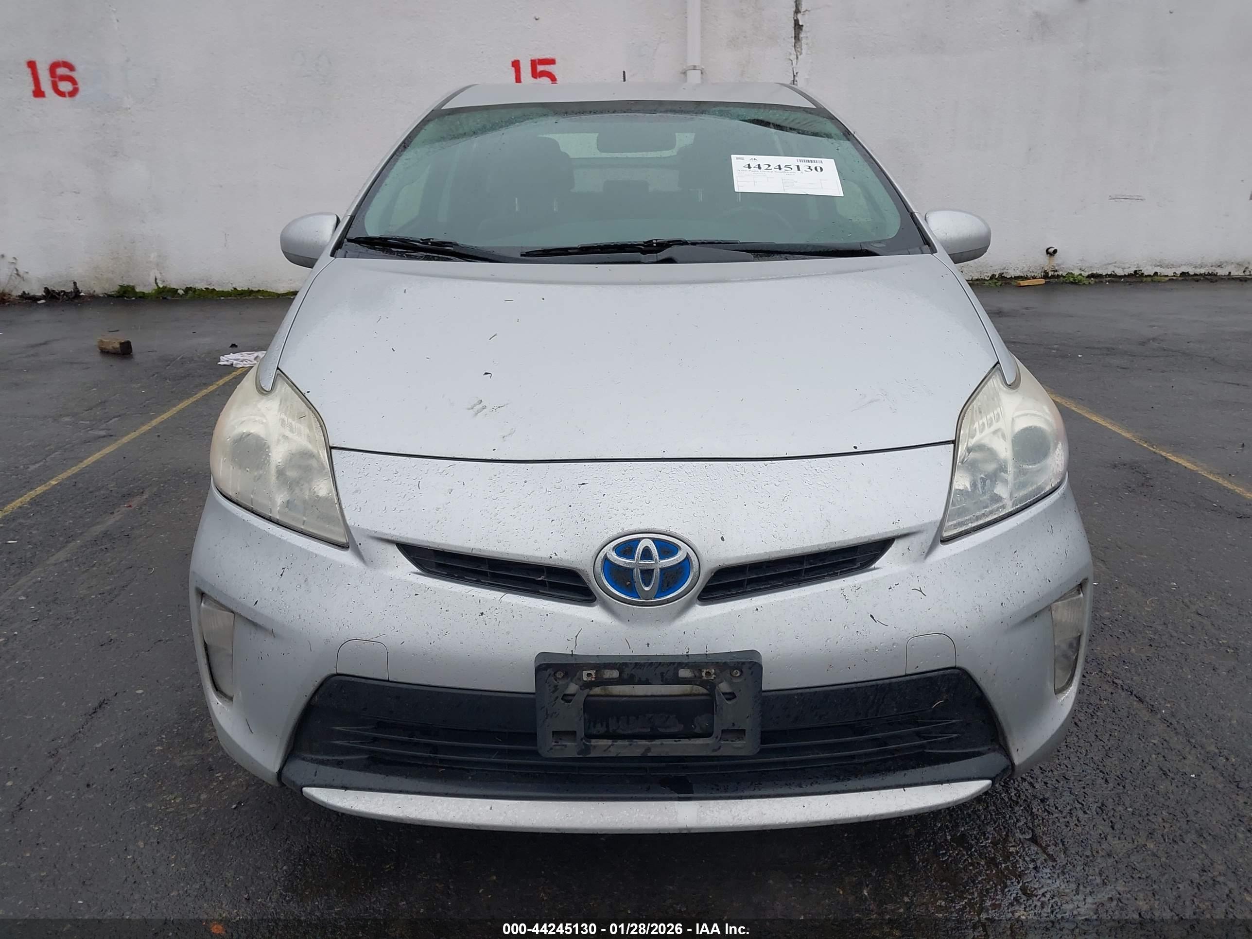 TOYOTA PRIUS image 6
