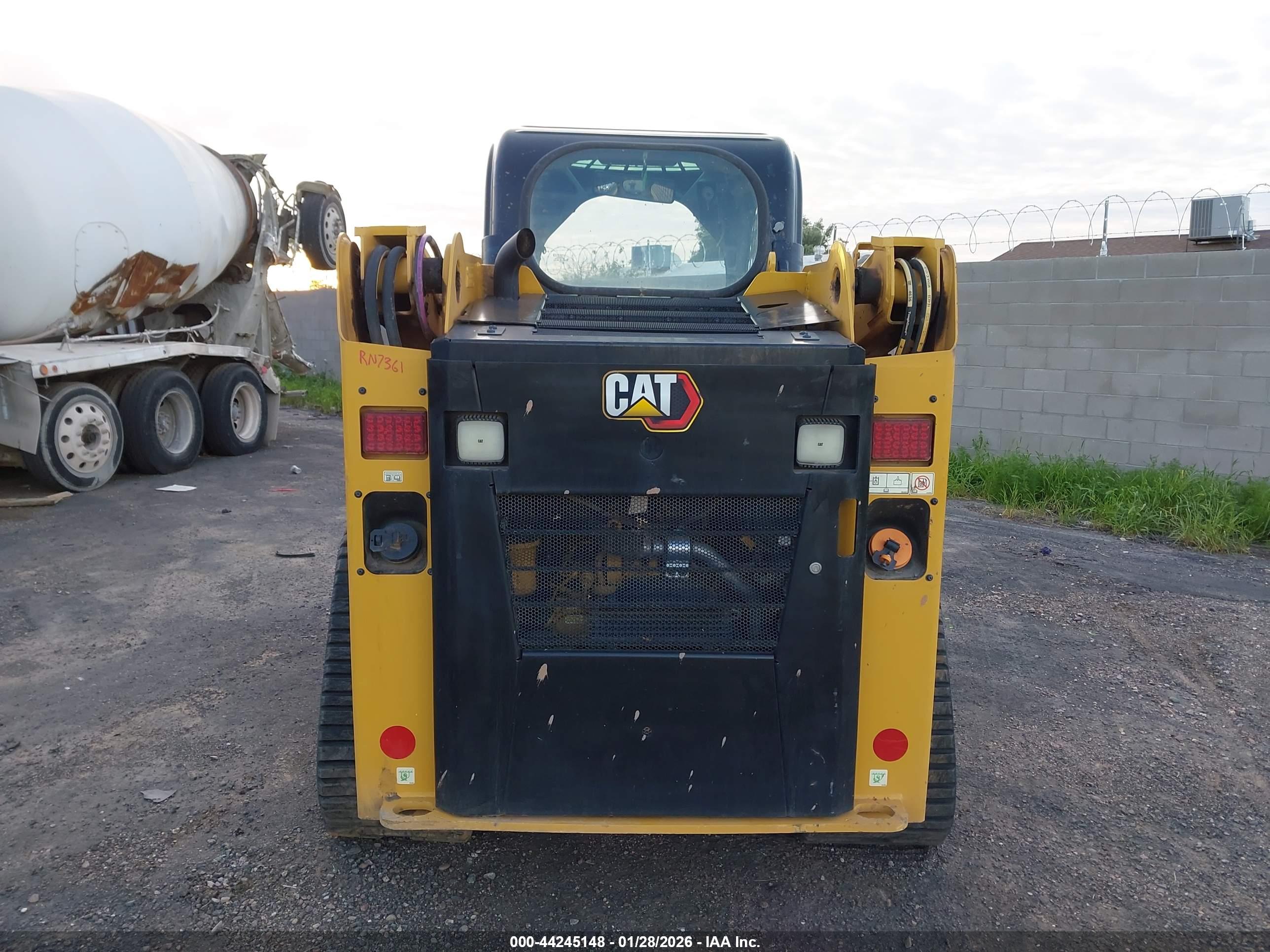 CATERPILLAR 239D3 image 7