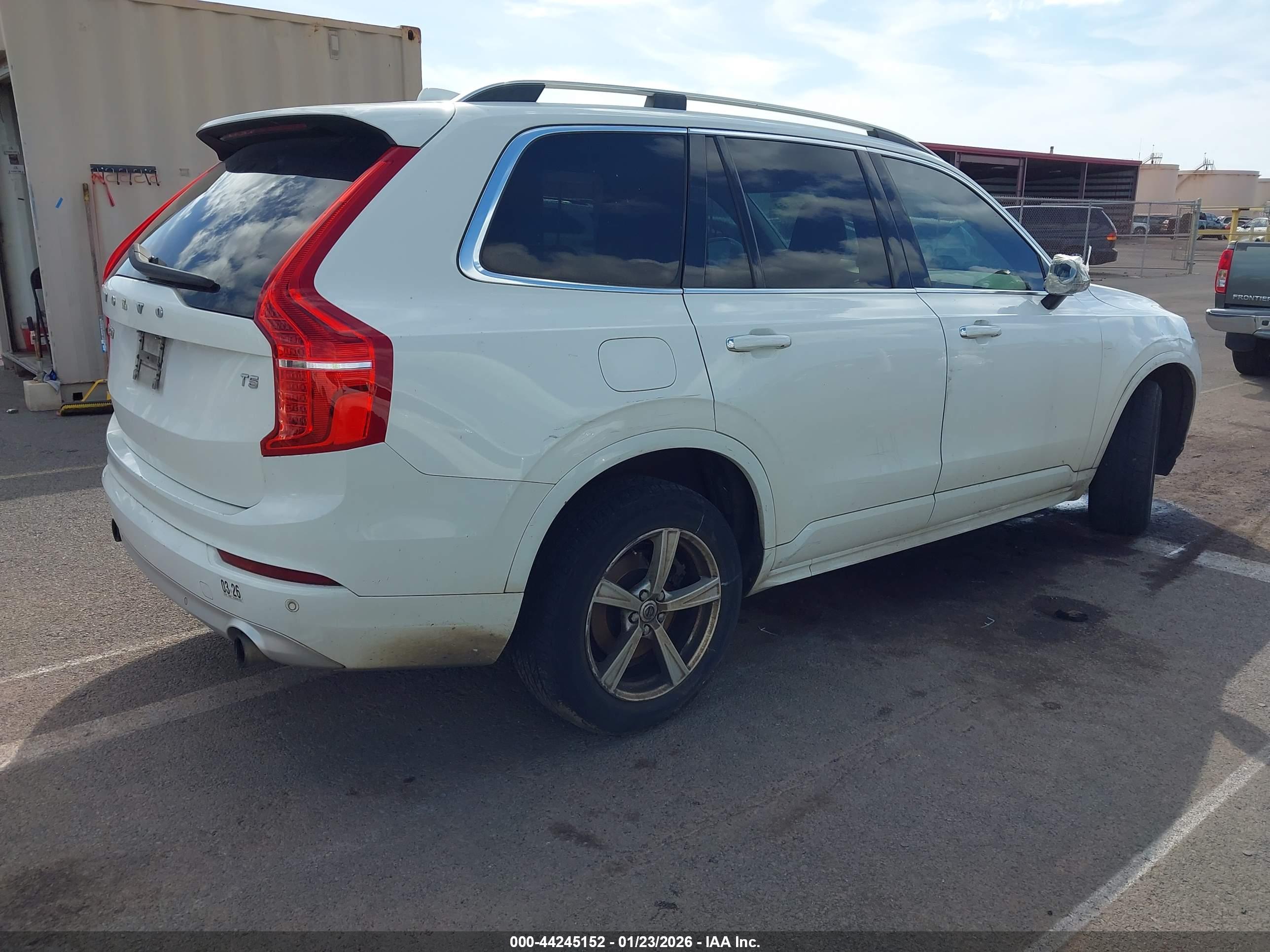 VOLVO XC90 image 4