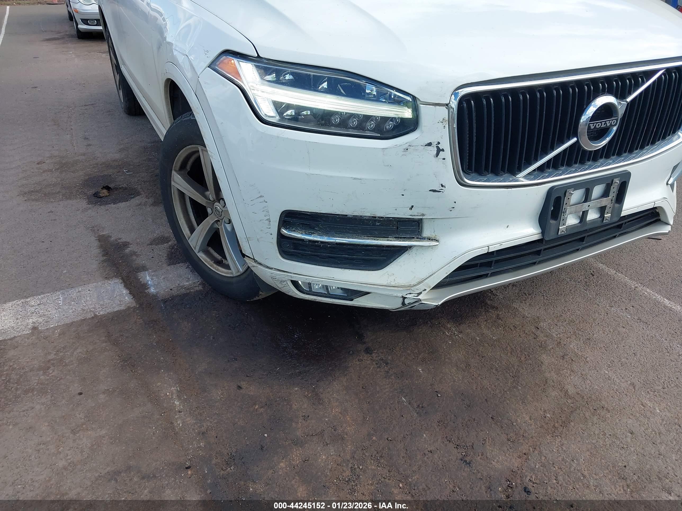 VOLVO XC90 image 6