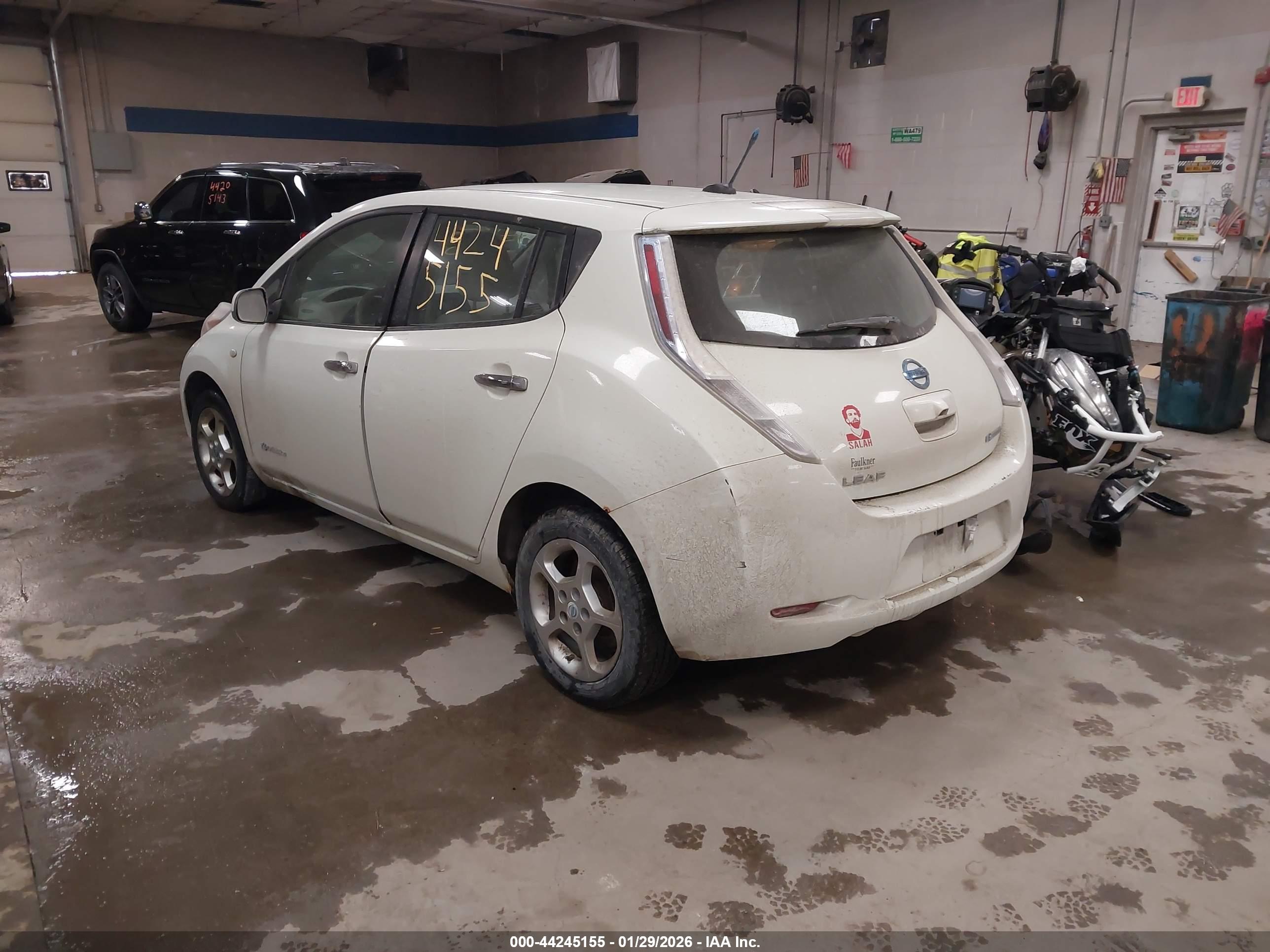 NISSAN LEAF image 3