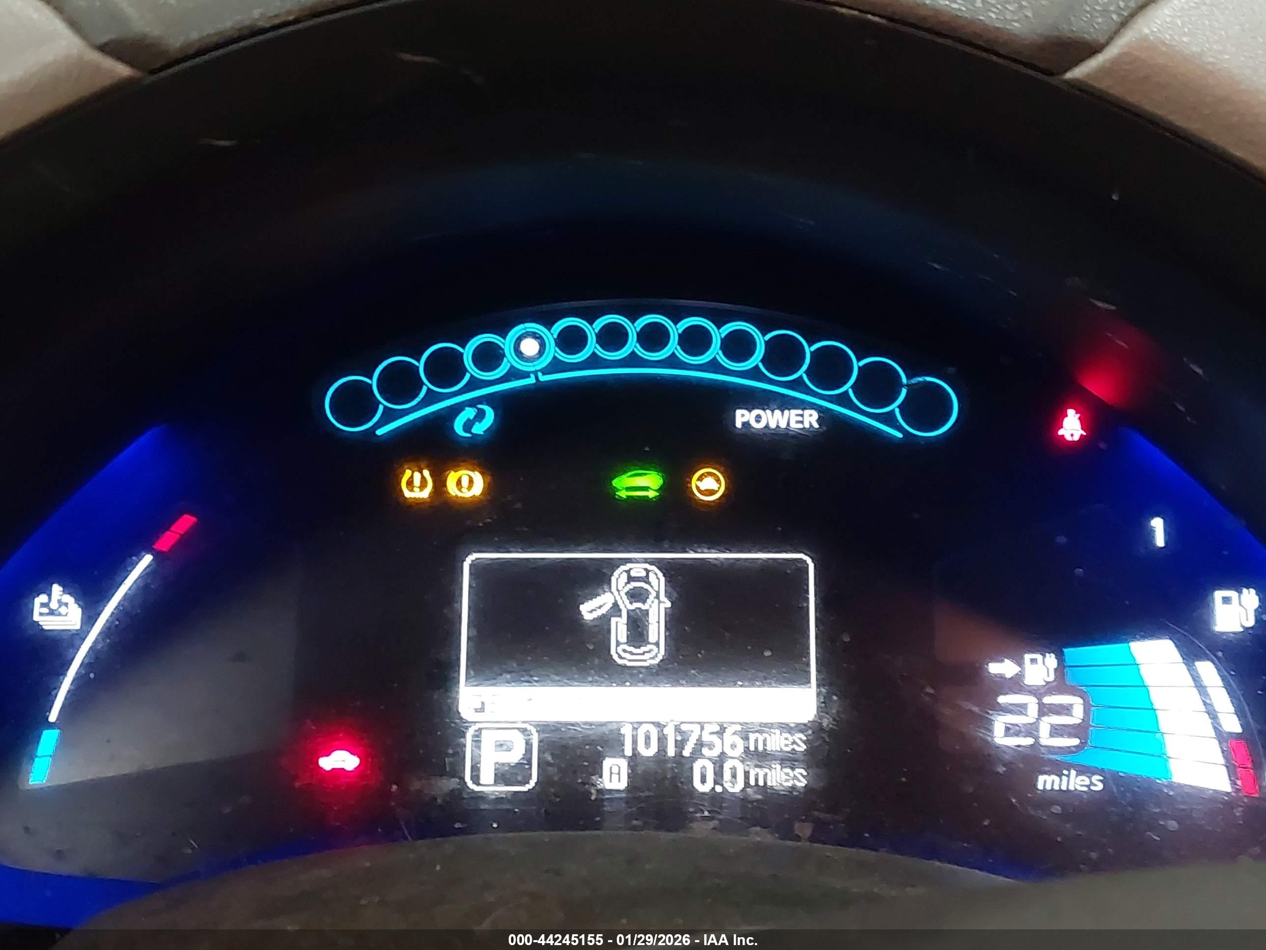 NISSAN LEAF image 7