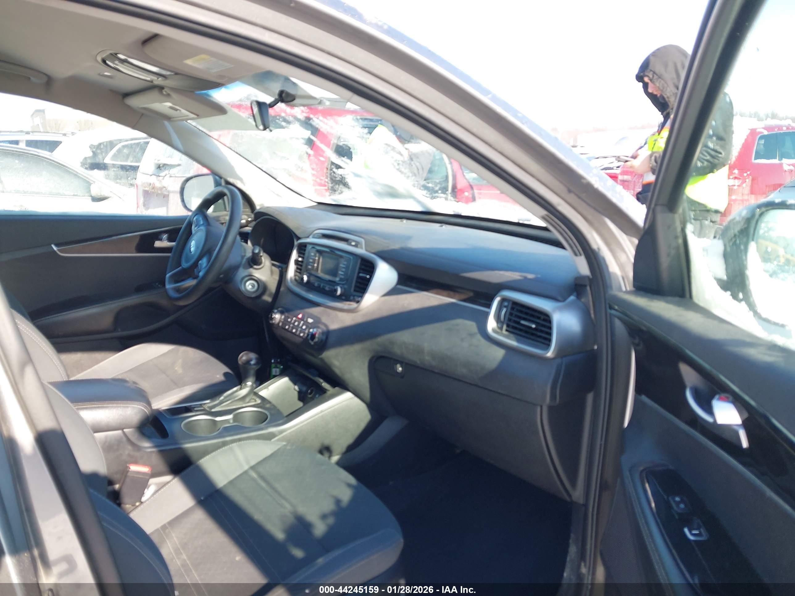 KIA SORENTO image 5