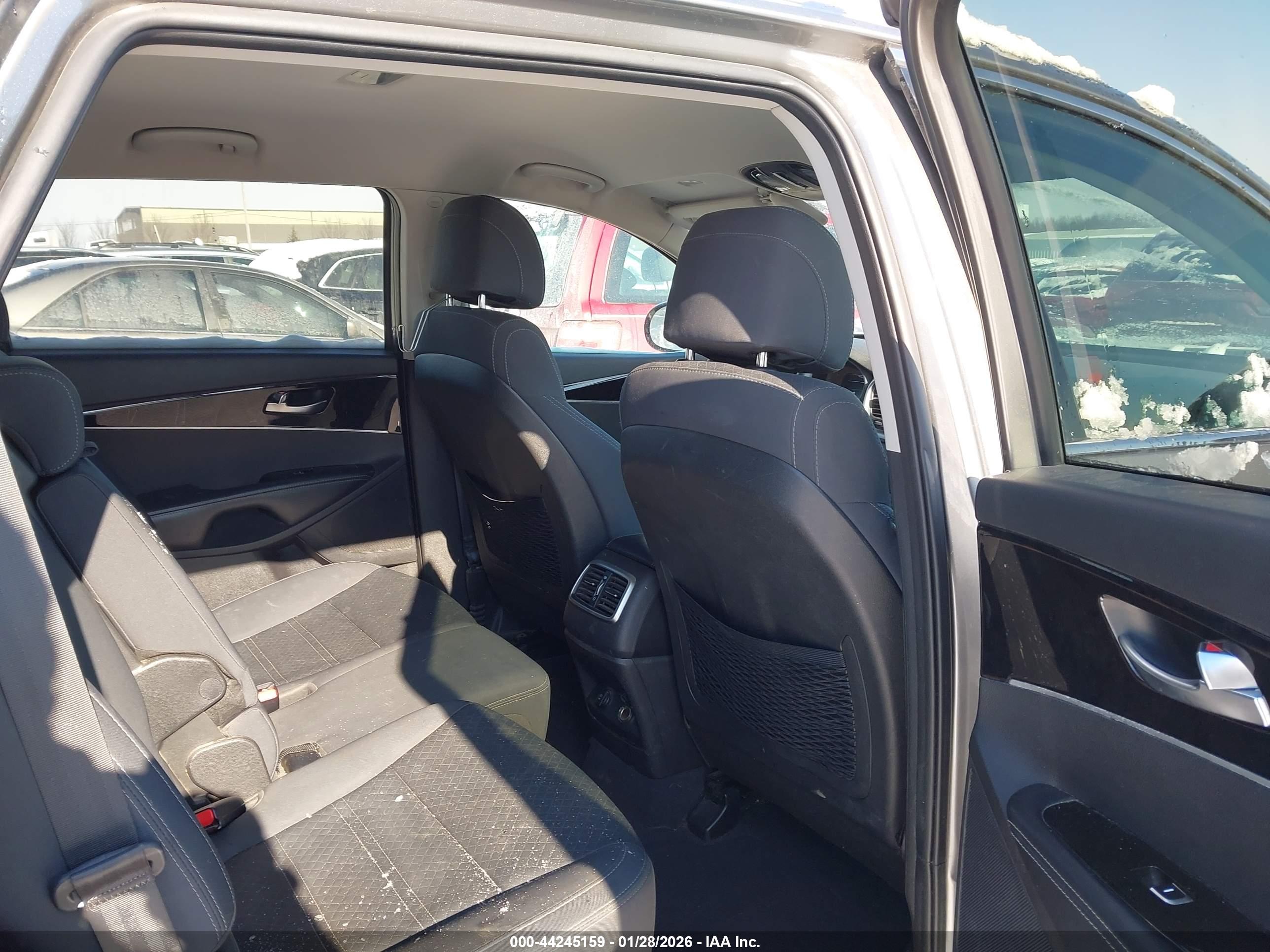 KIA SORENTO image 8