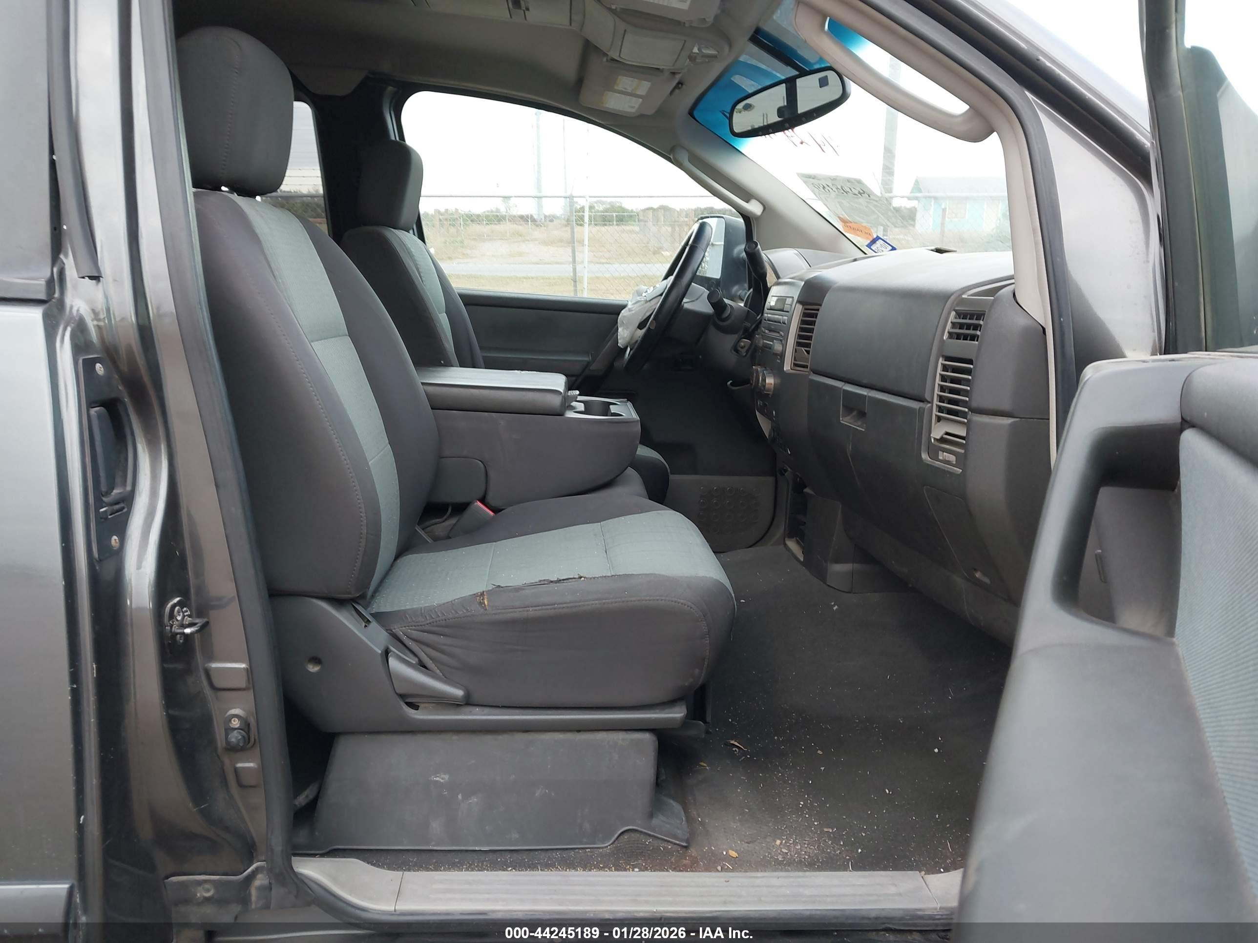 NISSAN TITAN image 5