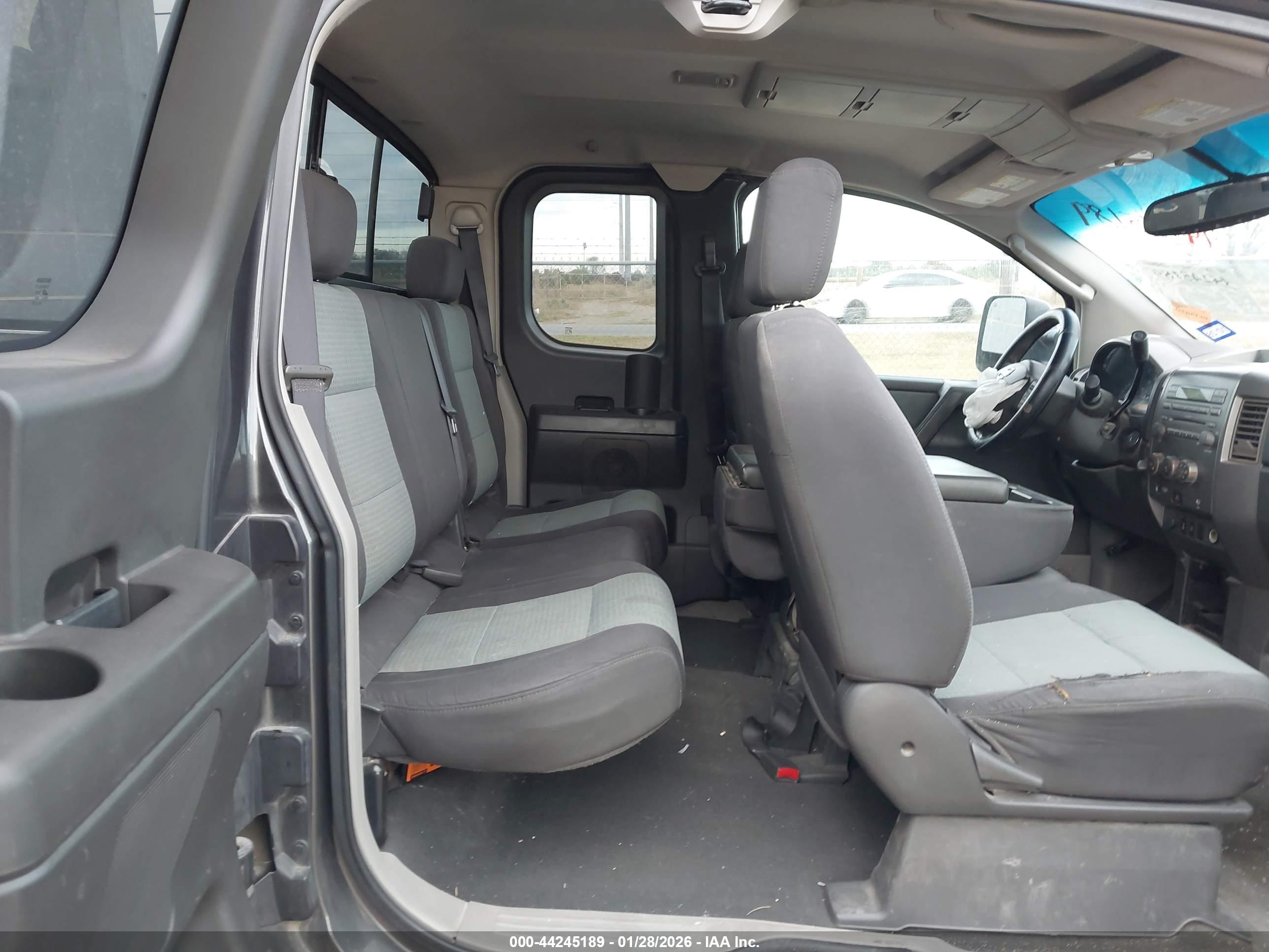 NISSAN TITAN image 8