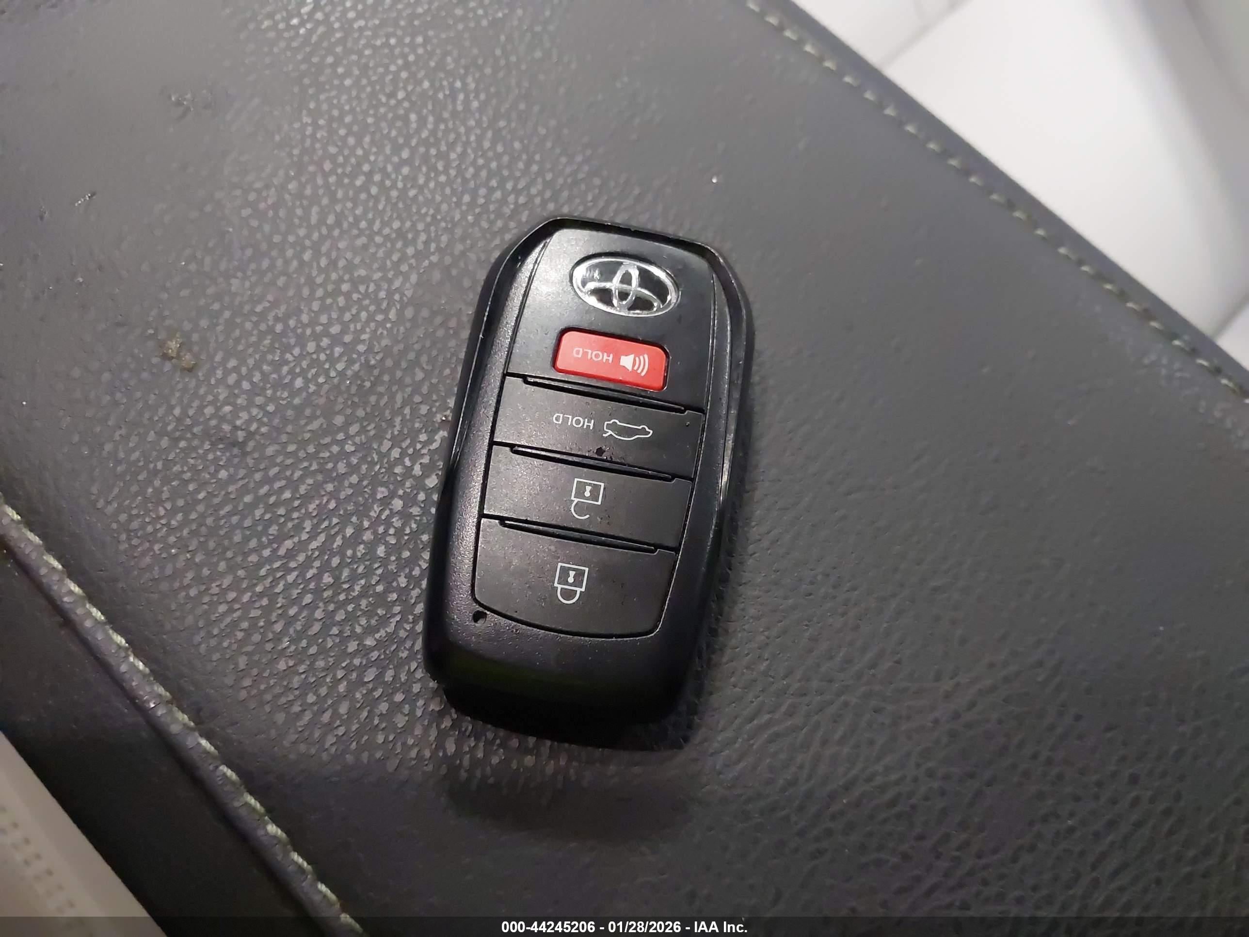 TOYOTA CAMRY image 11