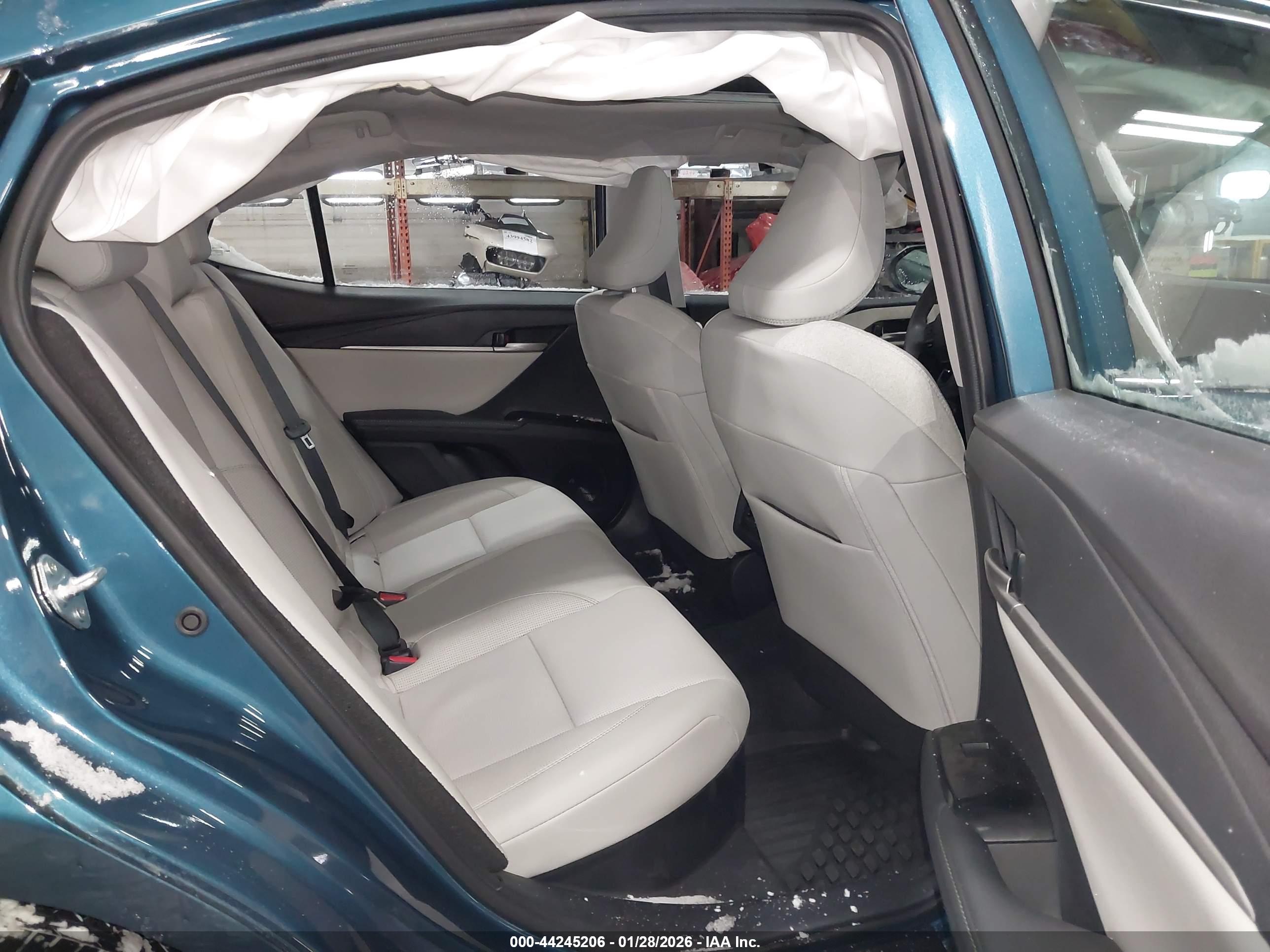 TOYOTA CAMRY image 8