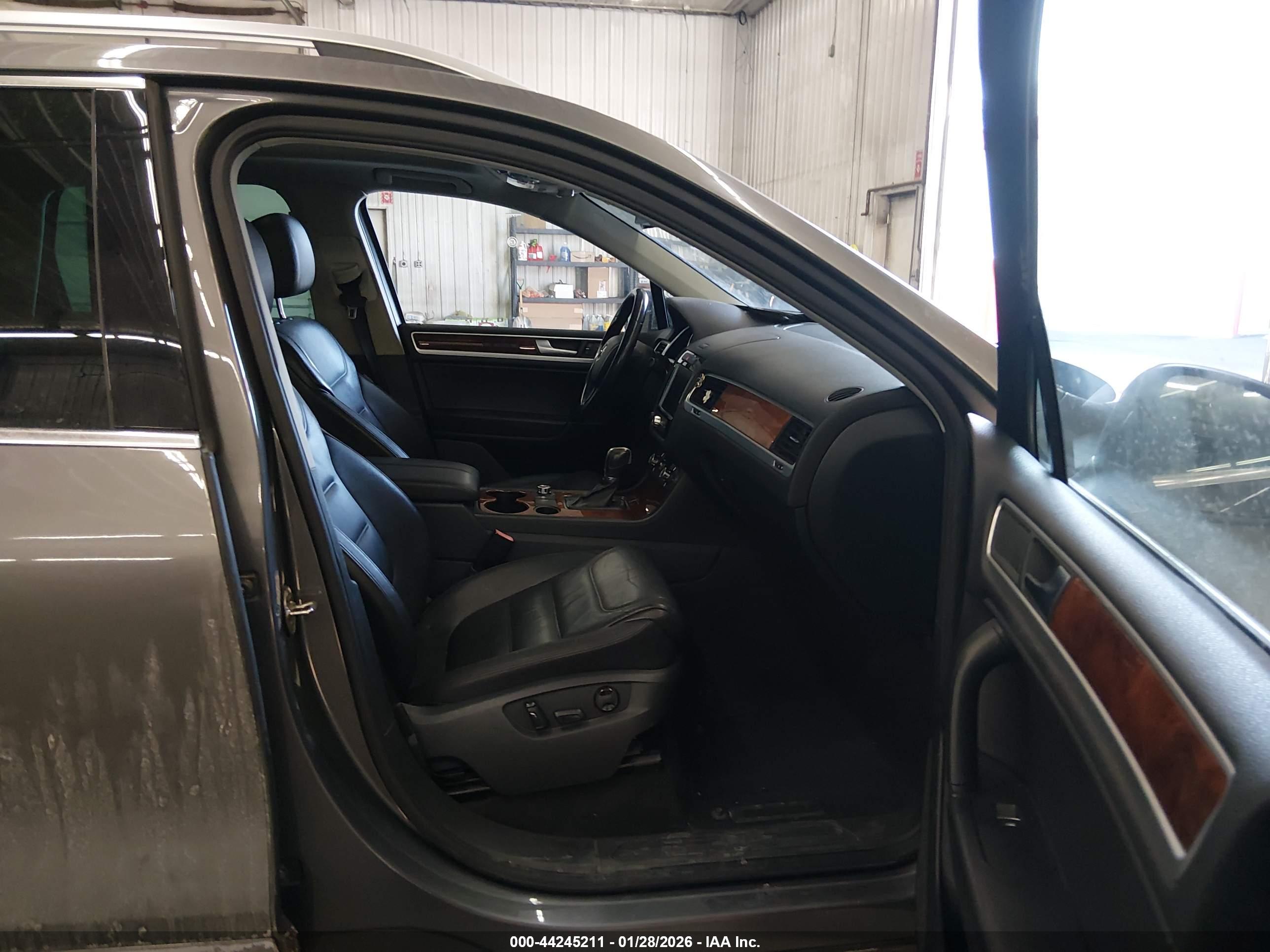 VOLKSWAGEN TOUAREG image 5