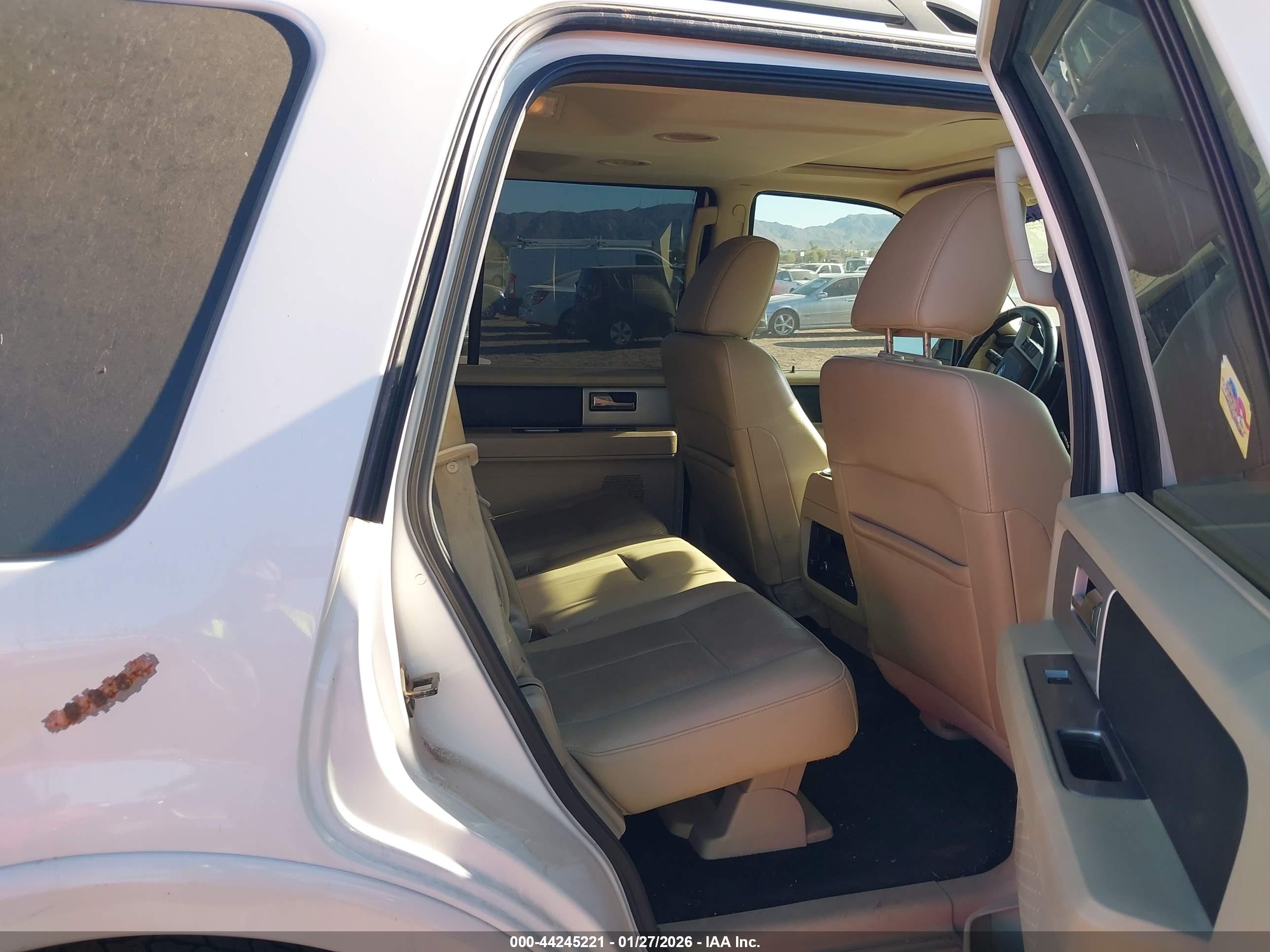 FORD EXPEDITION image 8