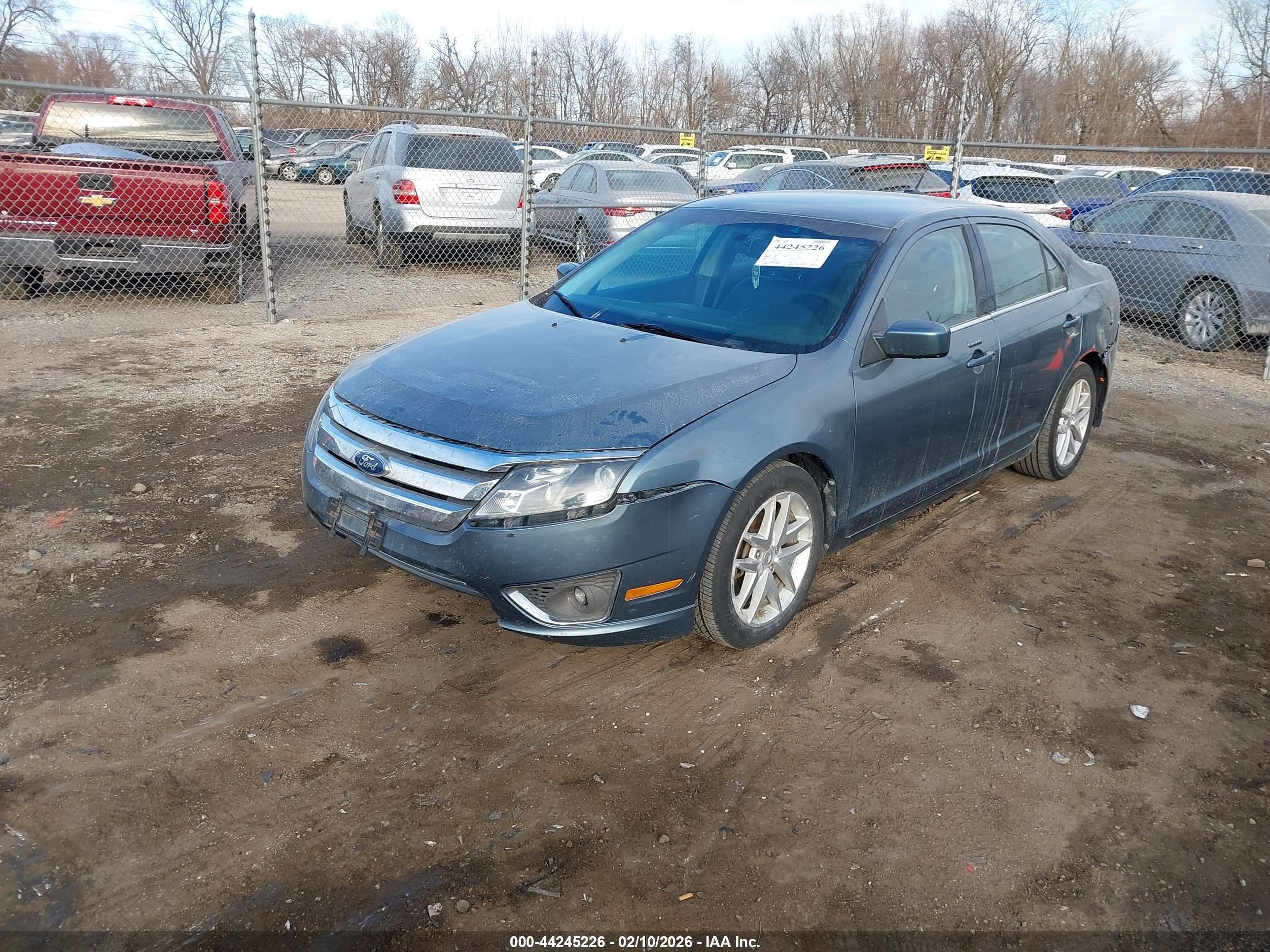 FORD FUSION image 2