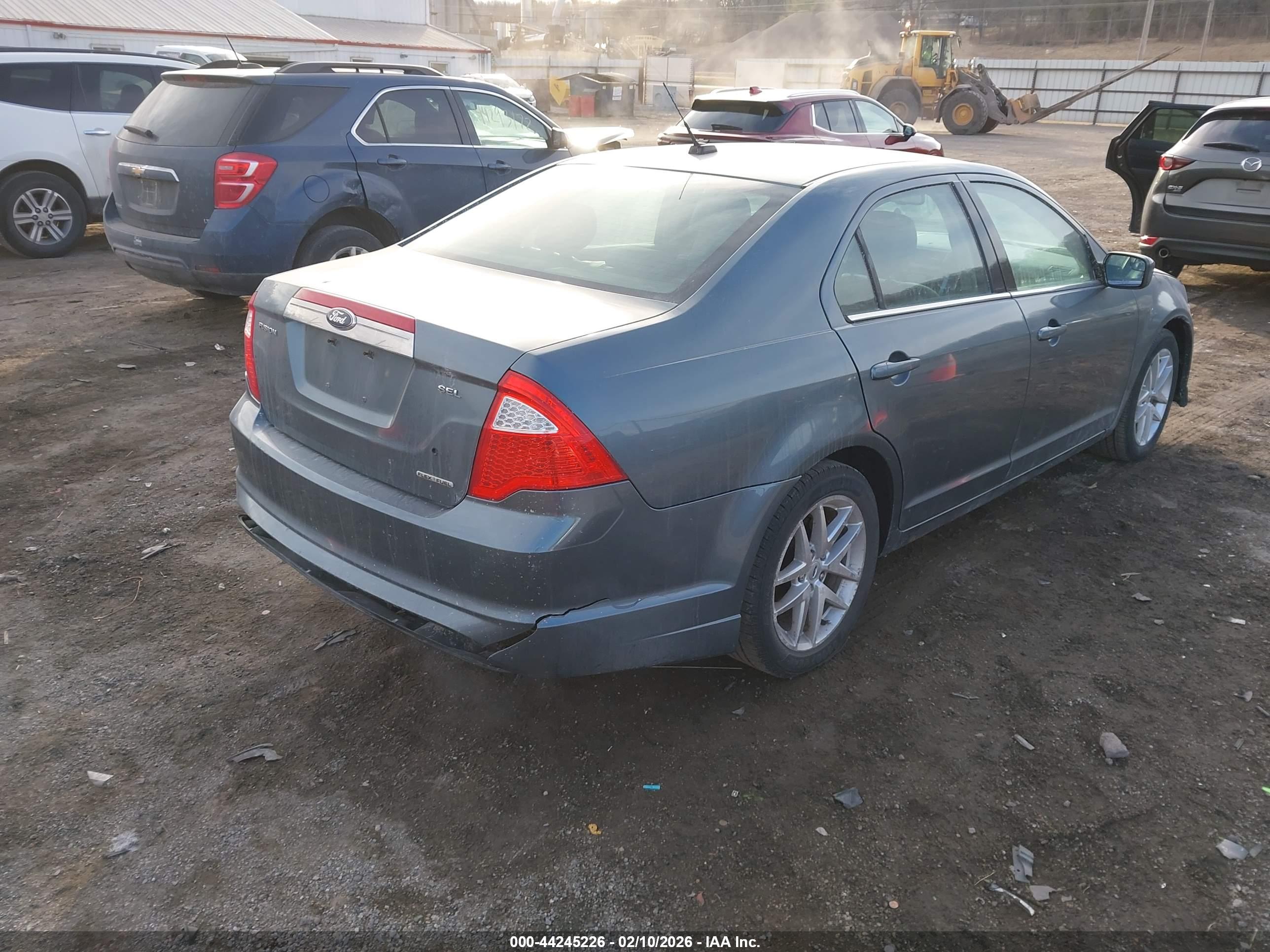FORD FUSION image 4