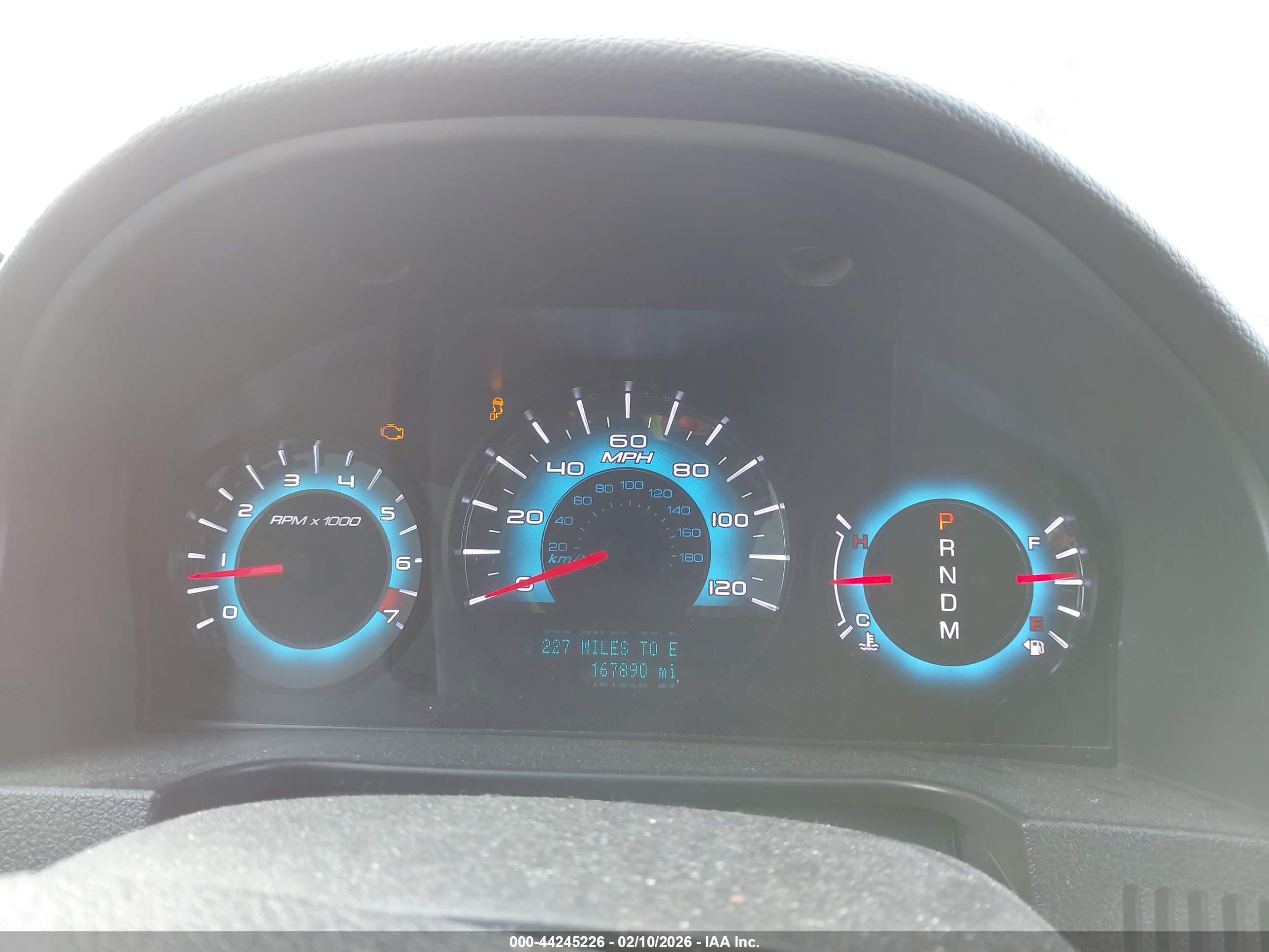 FORD FUSION image 7