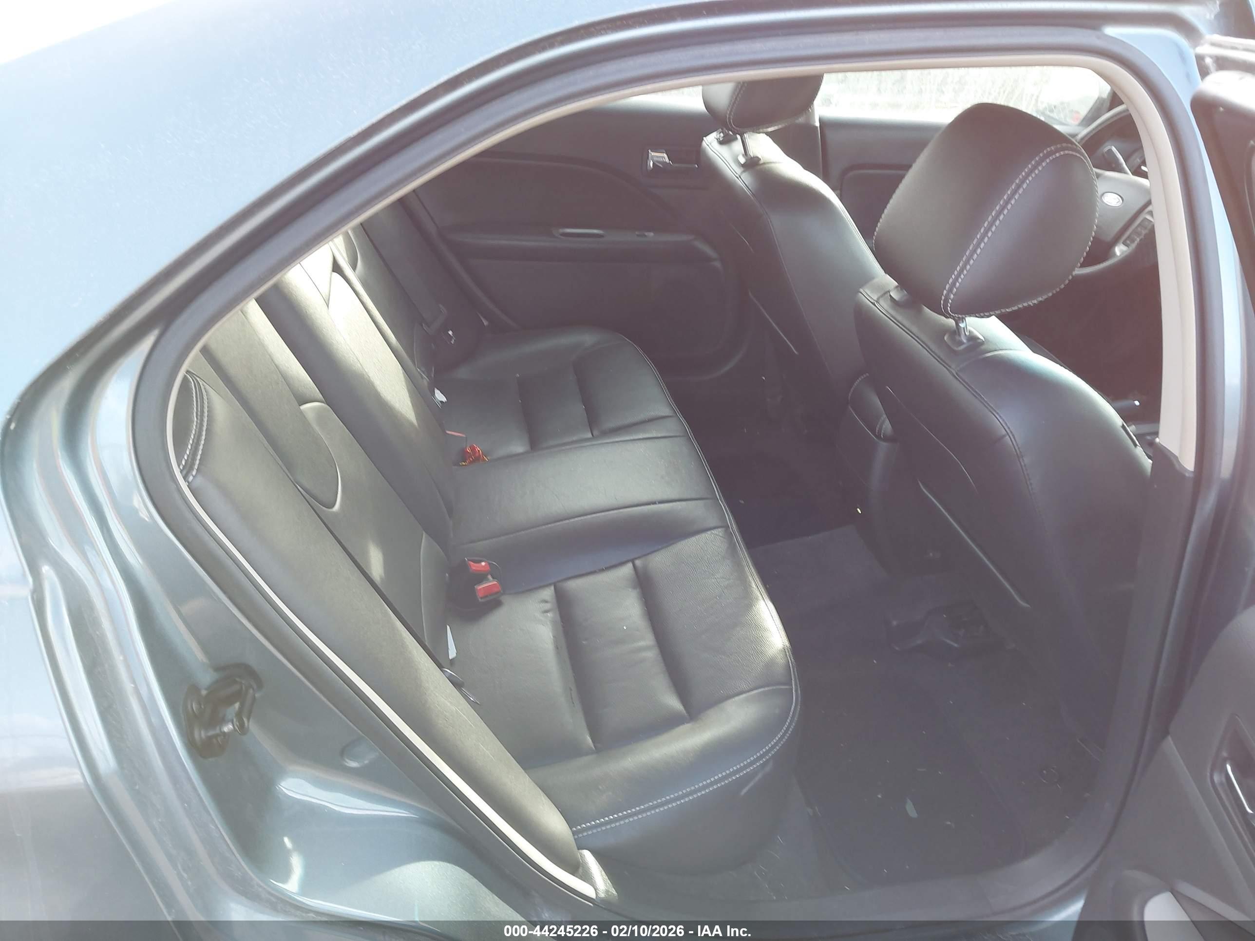 FORD FUSION image 8
