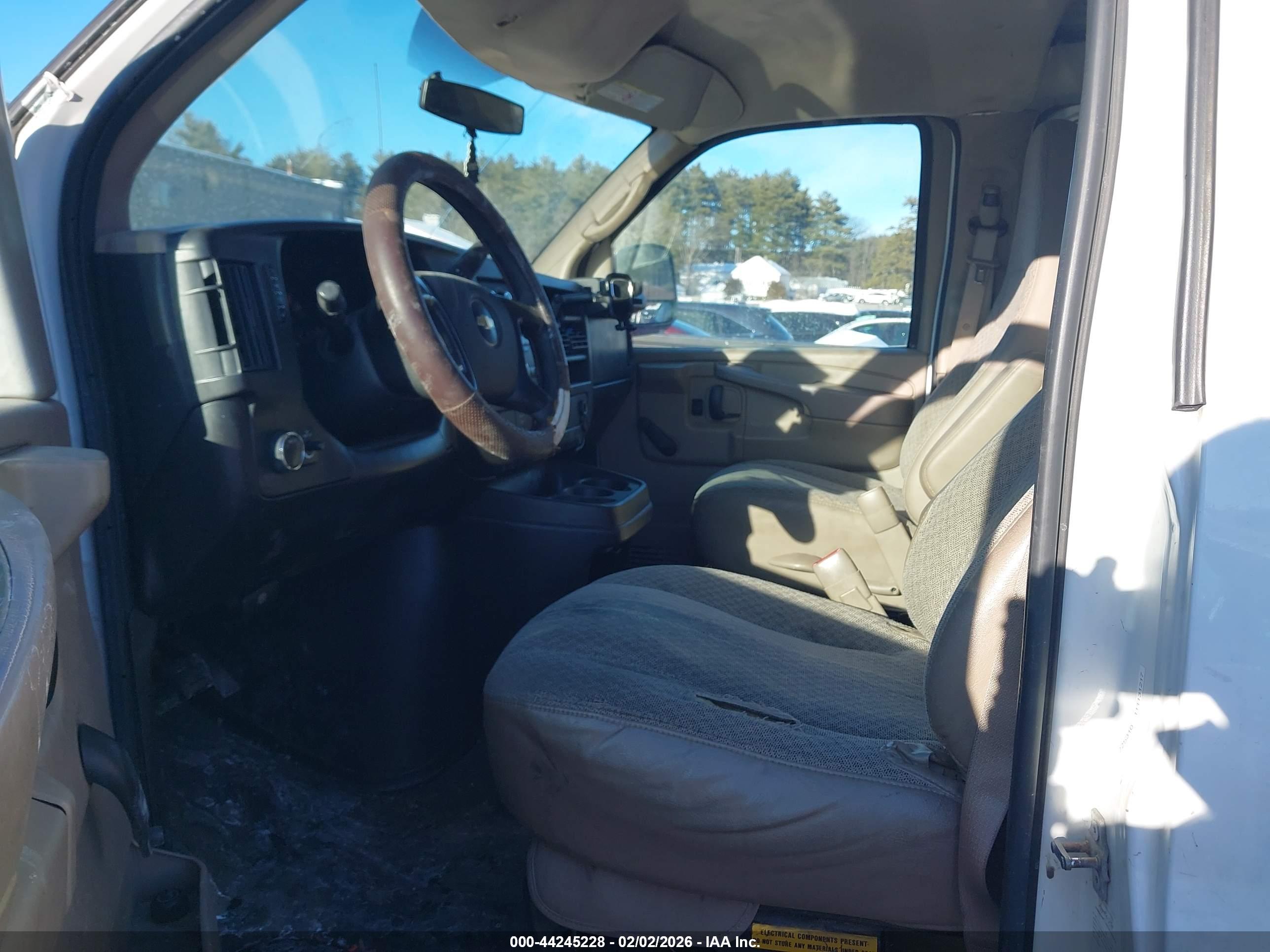 CHEVROLET EXPRESS image 5