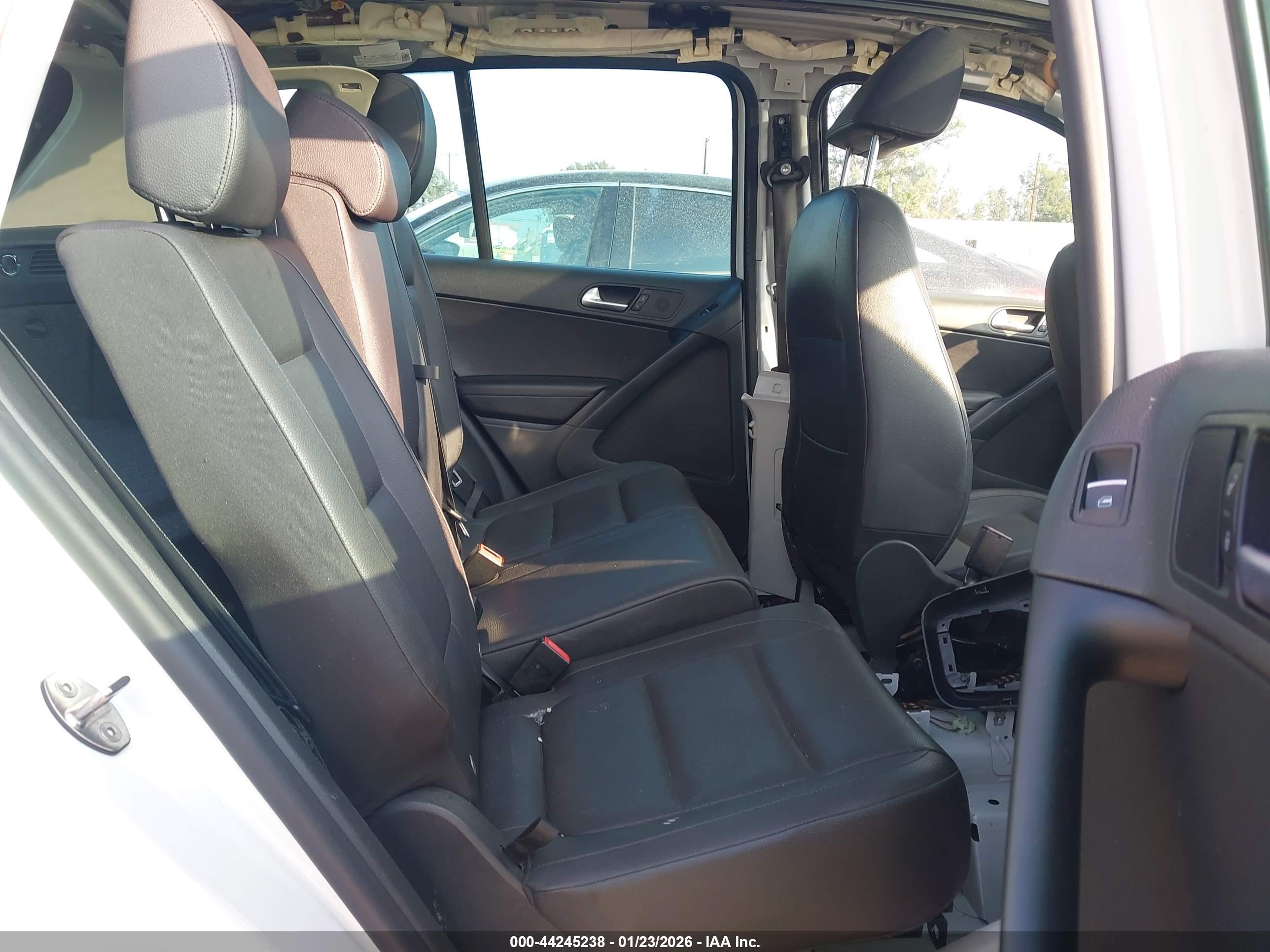 VOLKSWAGEN TIGUAN image 8