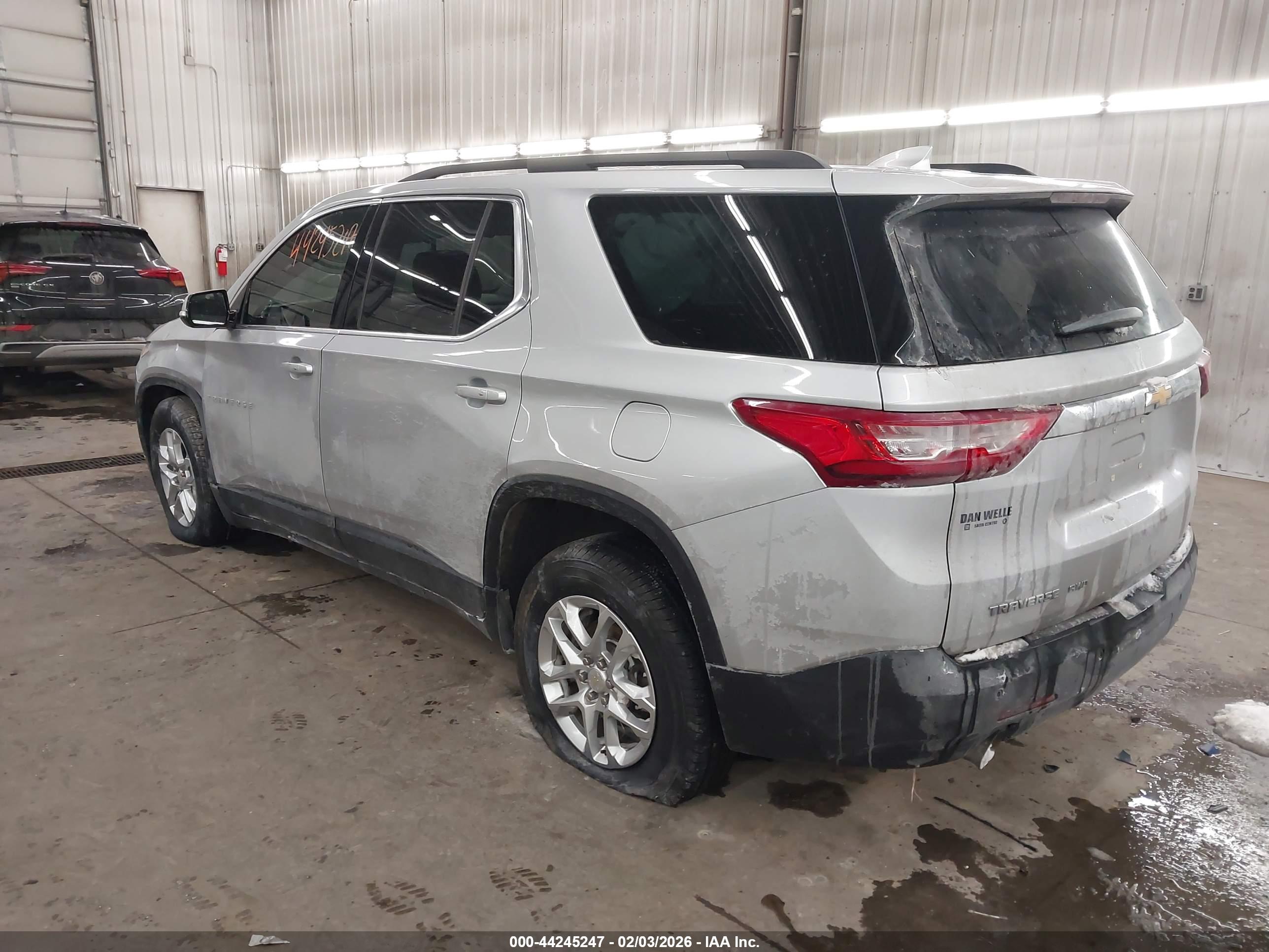 CHEVROLET TRAVERSE image 3