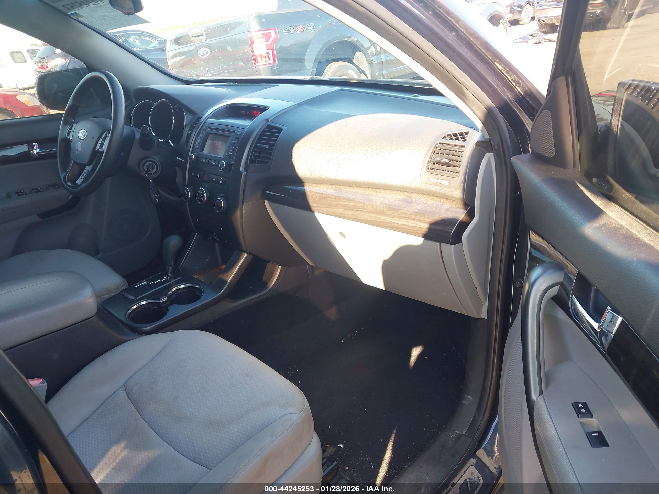 KIA SORENTO image 5