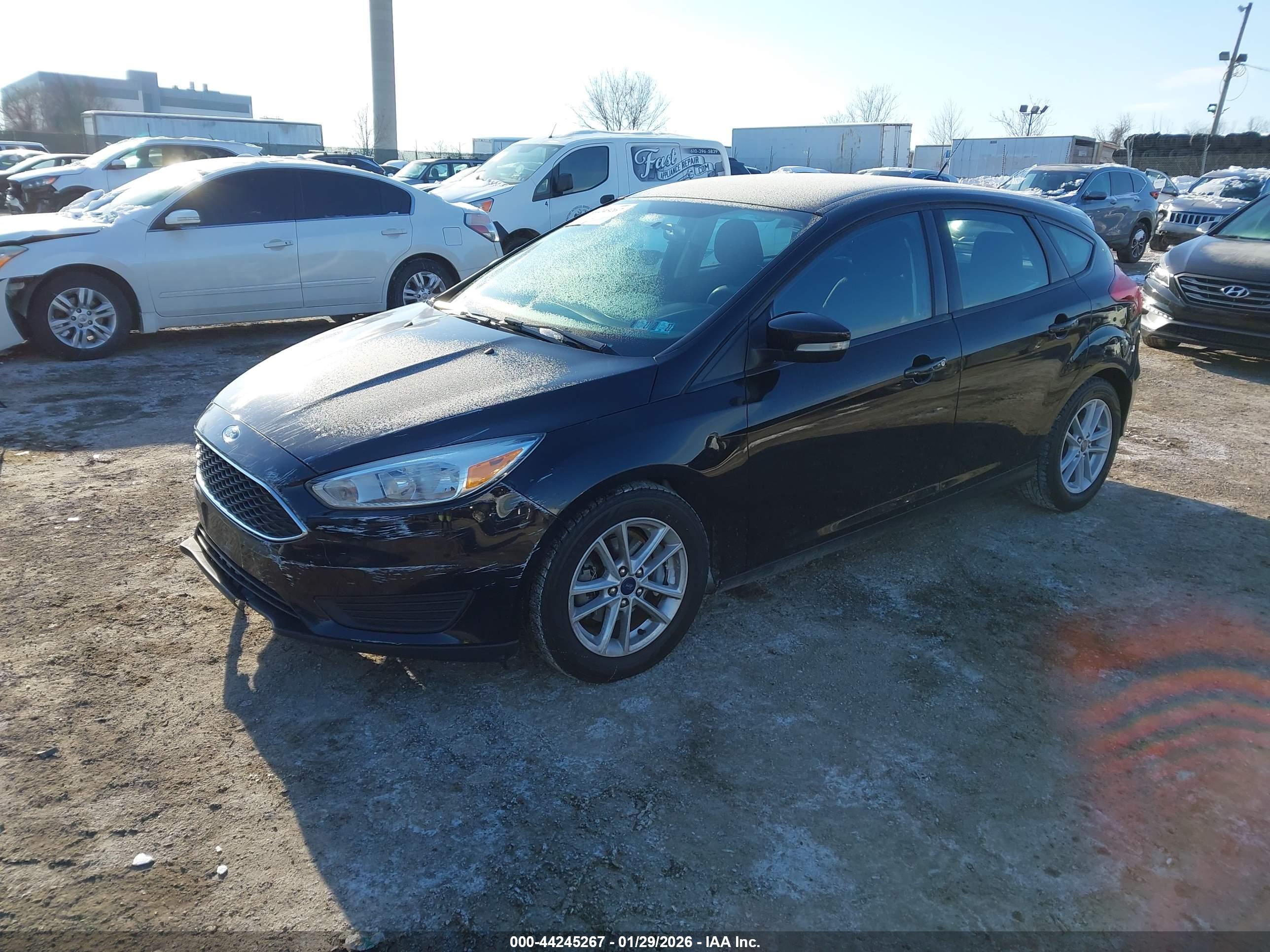 FORD FOCUS image 2