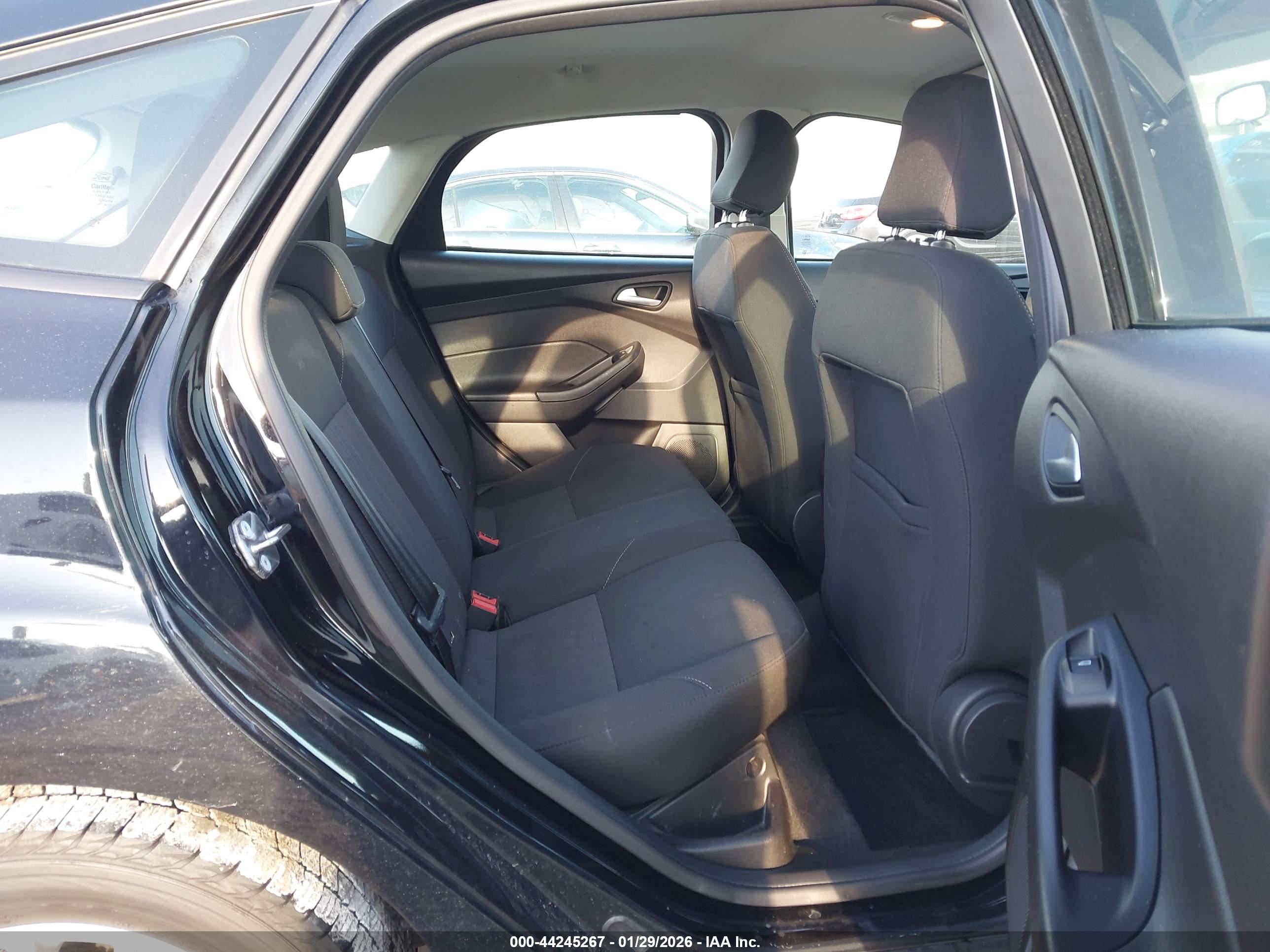 FORD FOCUS image 8