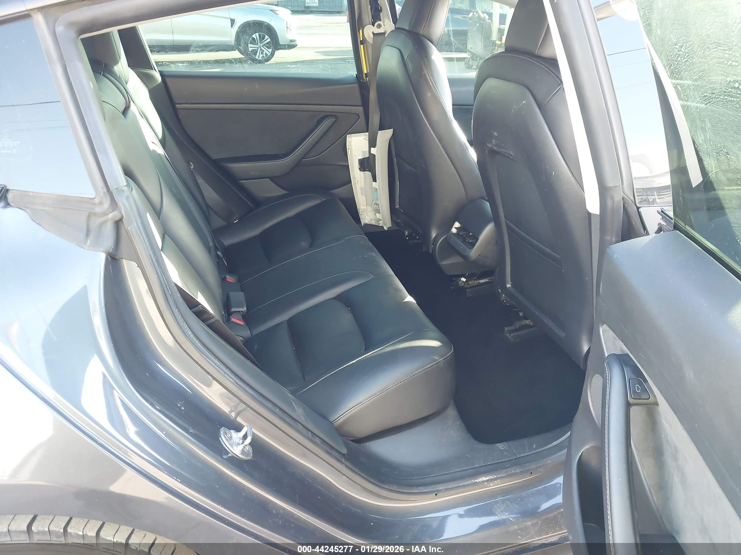 TESLA MODEL image 8