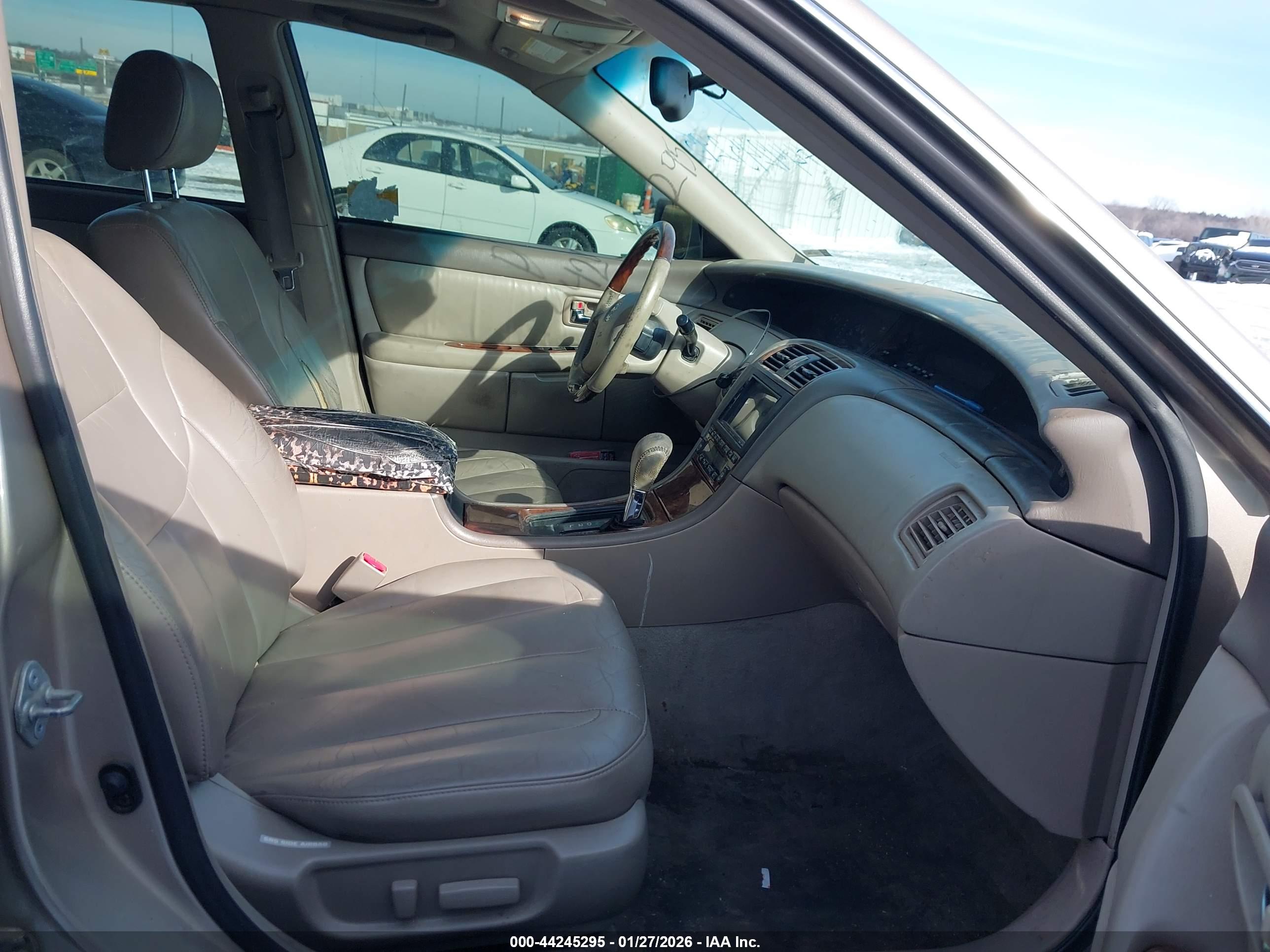 TOYOTA AVALON image 5