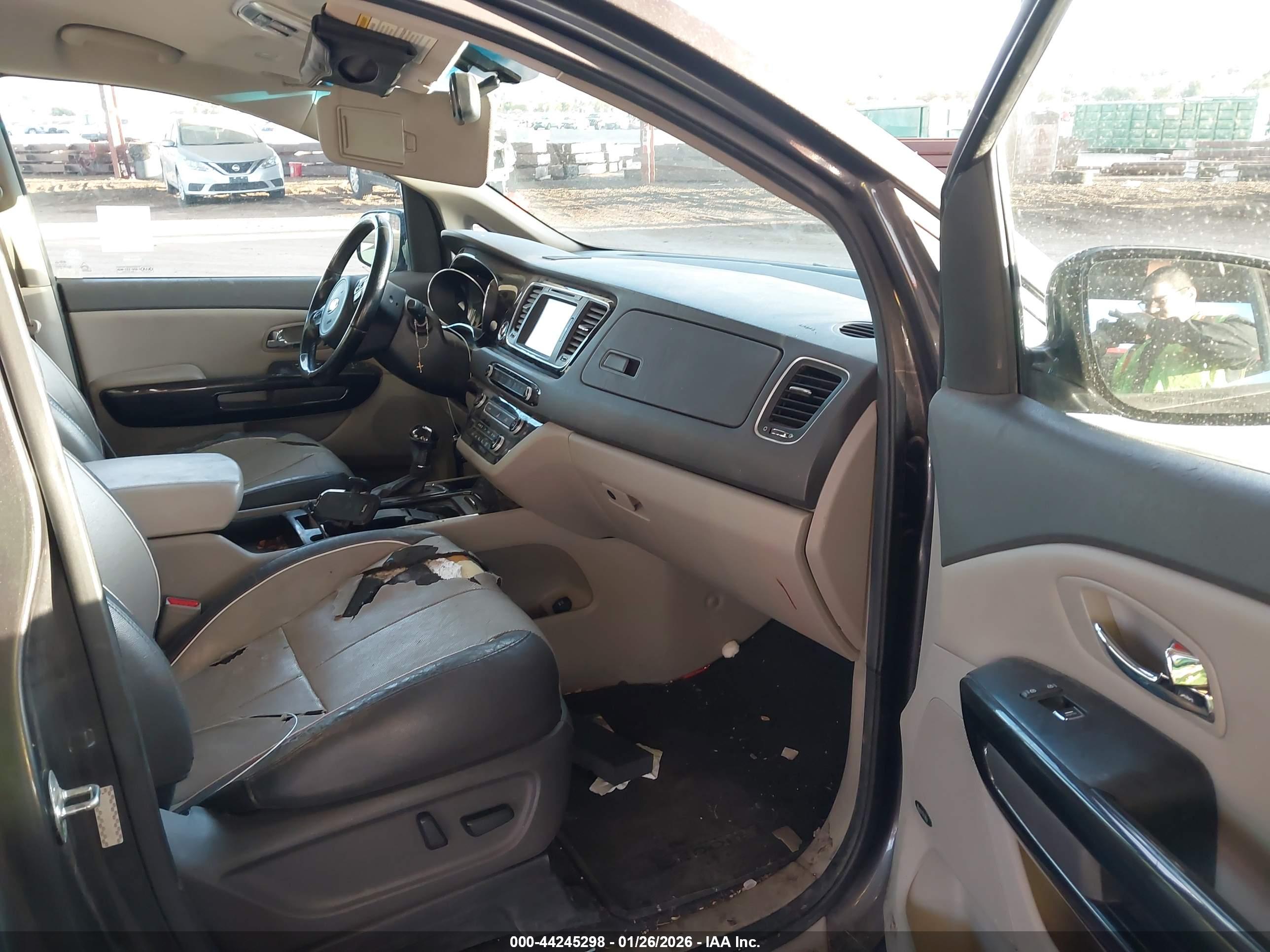 KIA SEDONA image 5