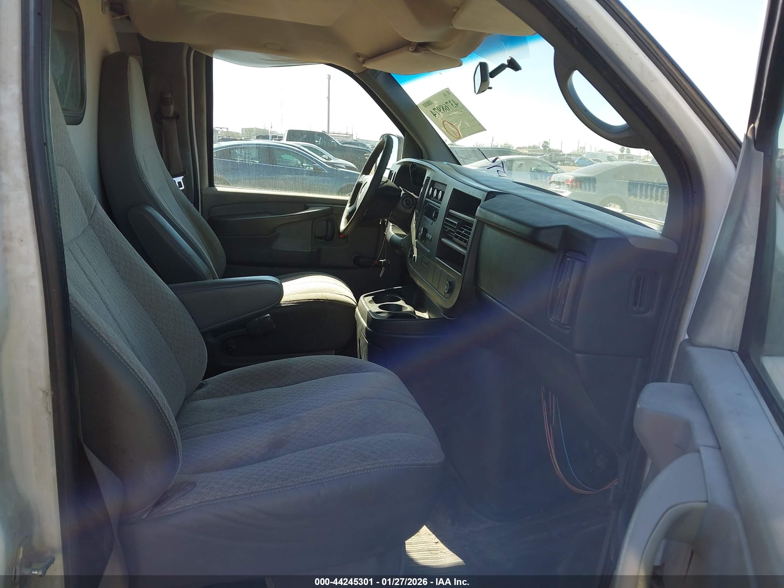 CHEVROLET EXPRESS image 5